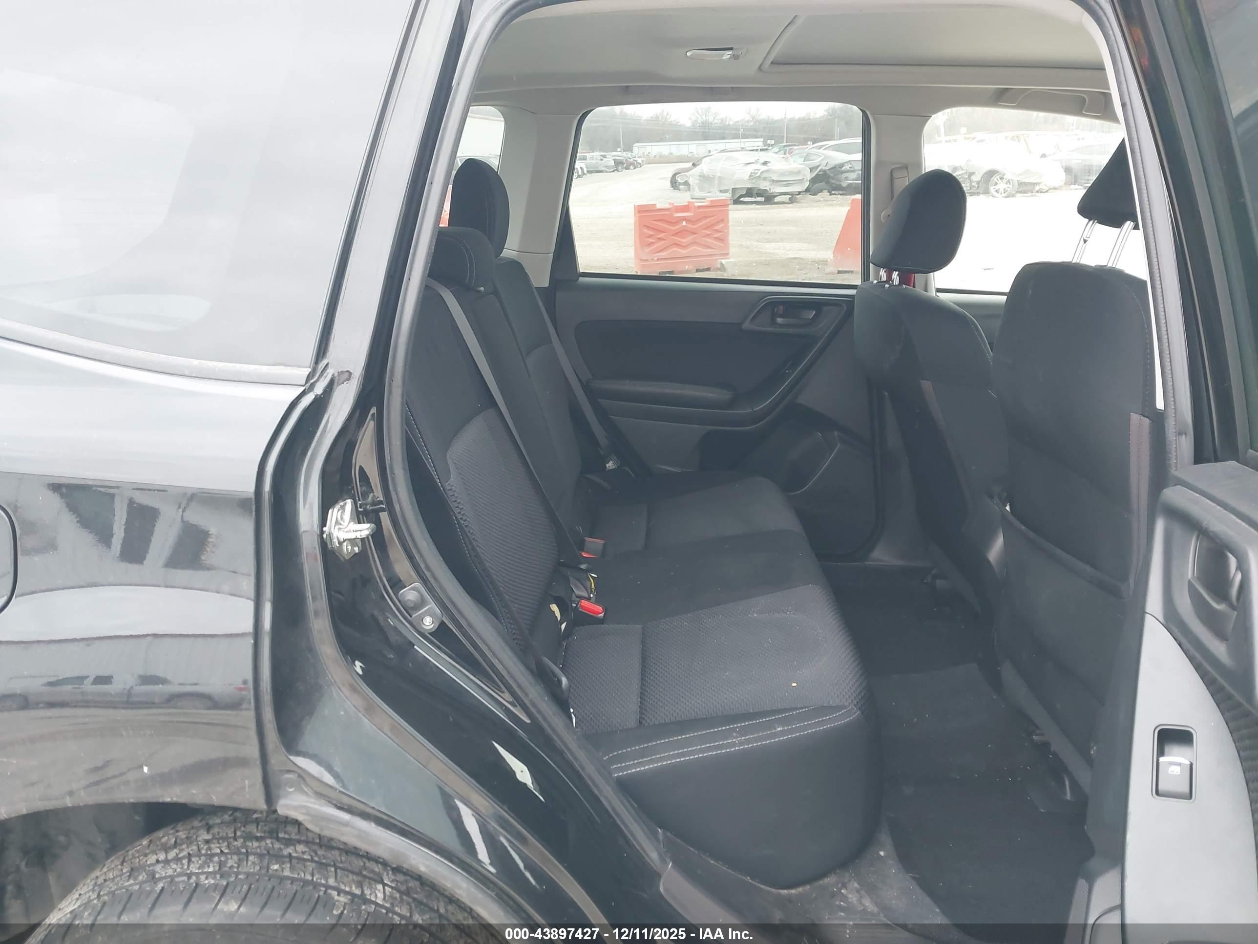 SUBARU FORESTER image 8