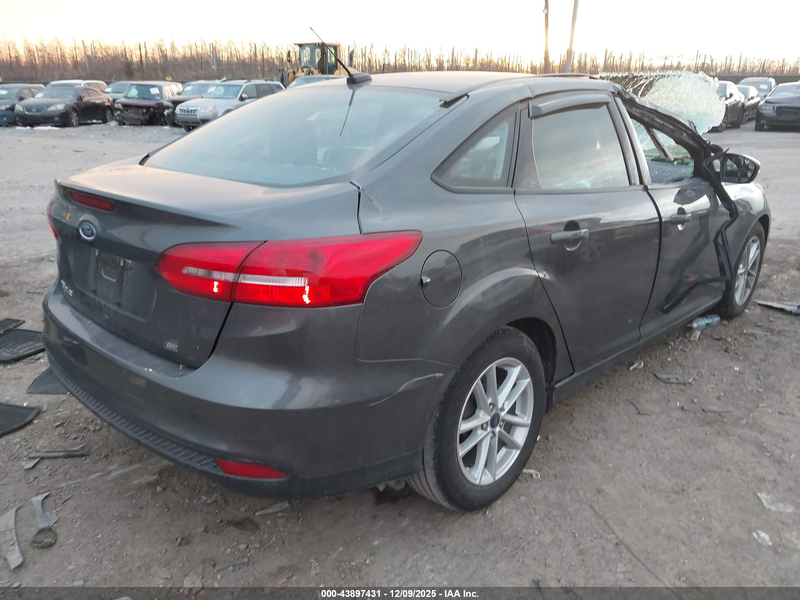 FORD FOCUS image 4