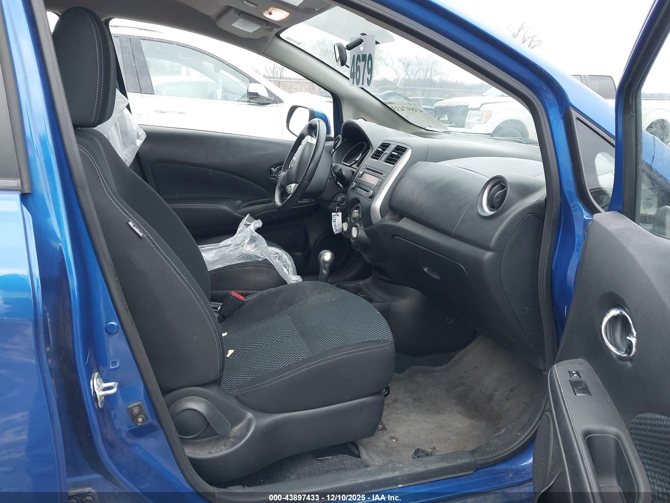 NISSAN VERSA image 5
