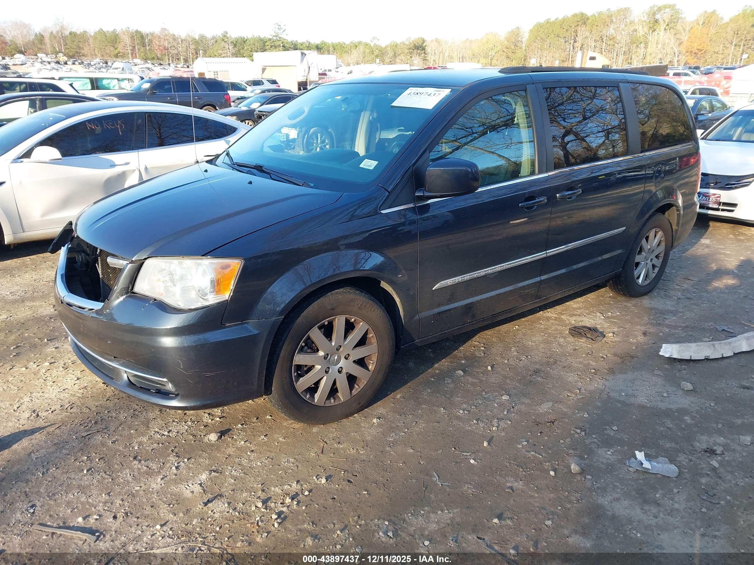 CHRYSLER TOWN image 2