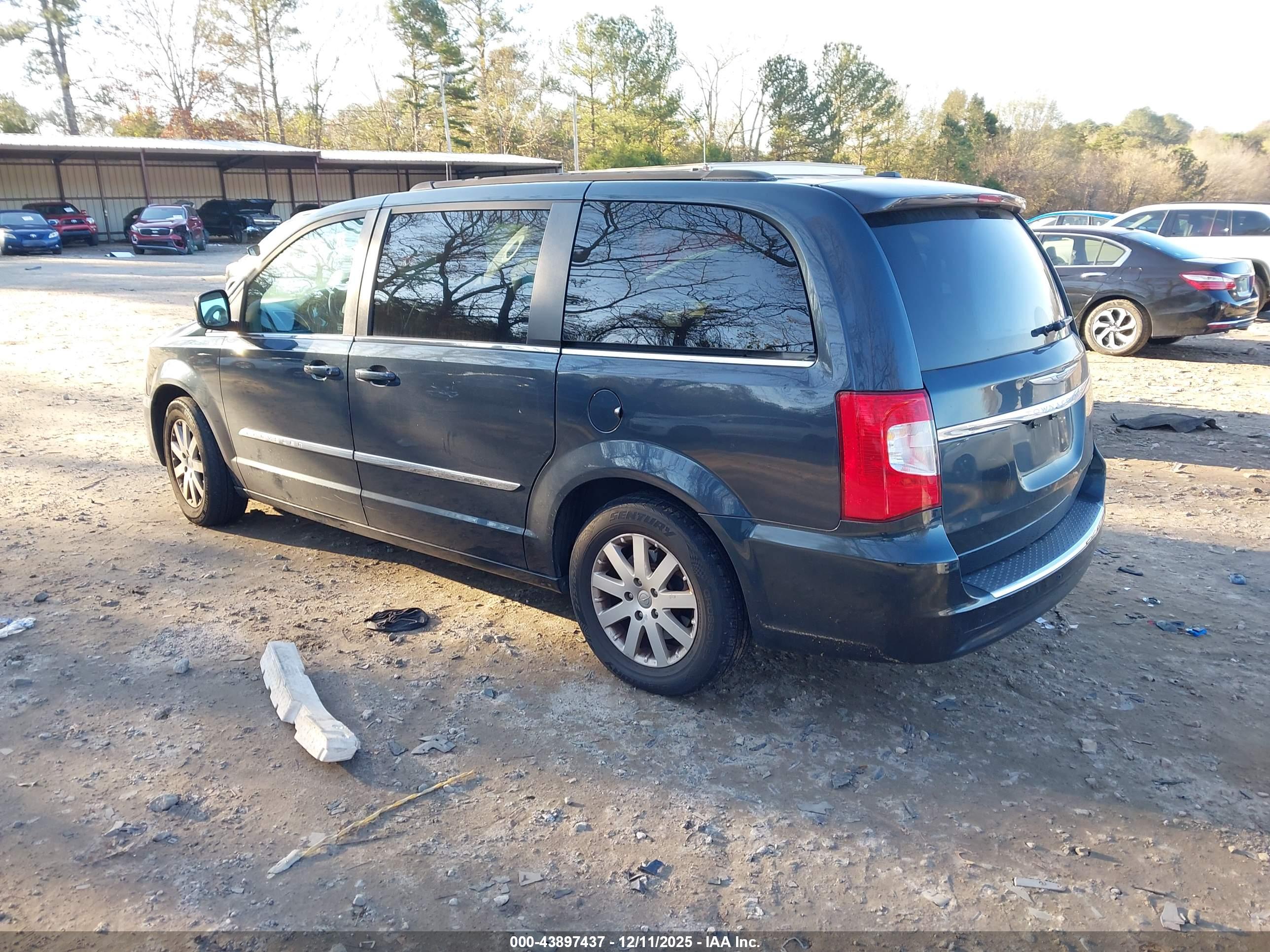 CHRYSLER TOWN image 3