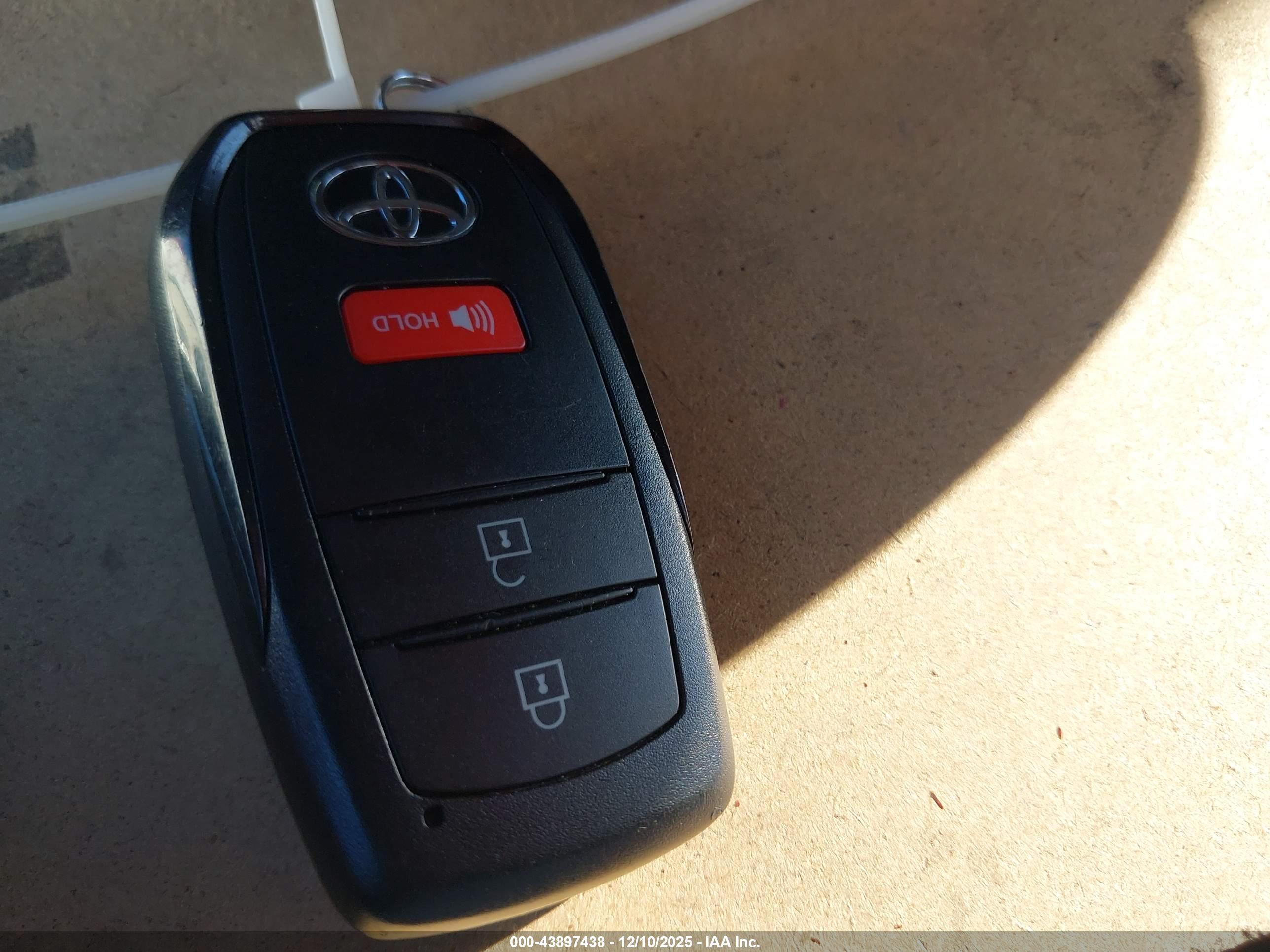 TOYOTA COROLLA image 11