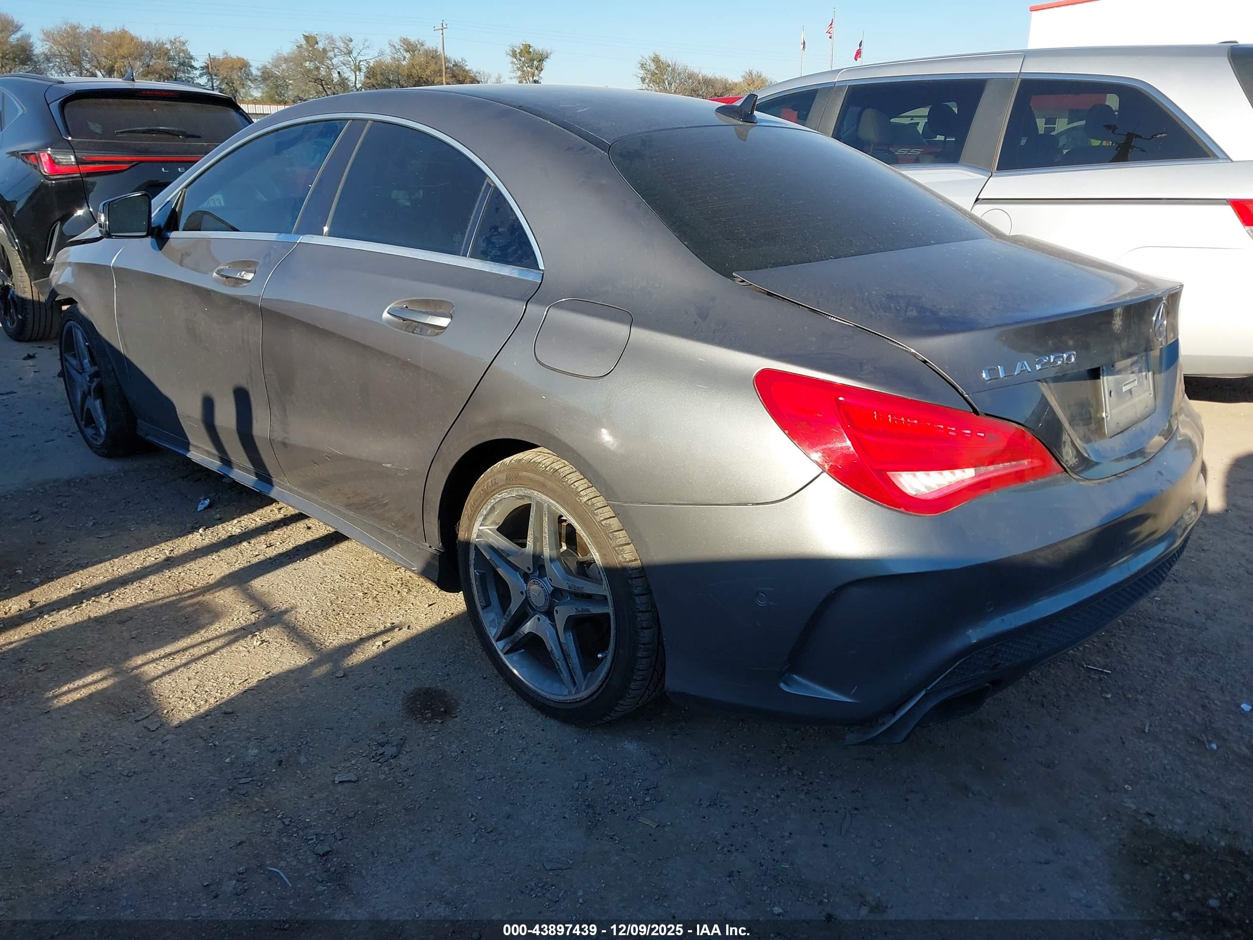 MERCEDES-BENZ CLA image 3