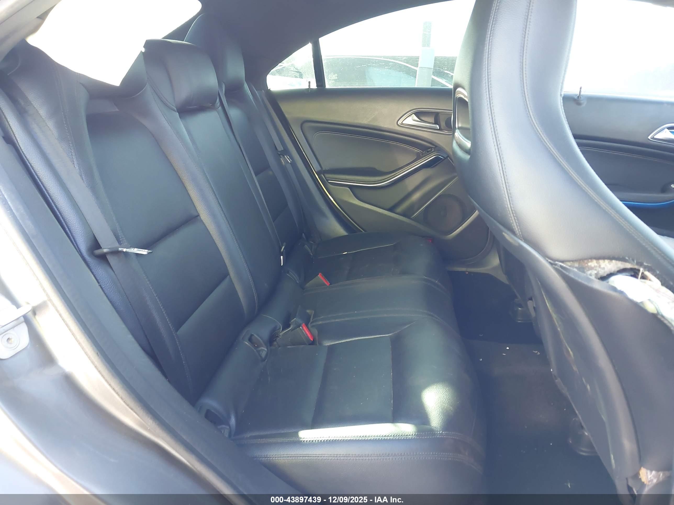 MERCEDES-BENZ CLA image 8