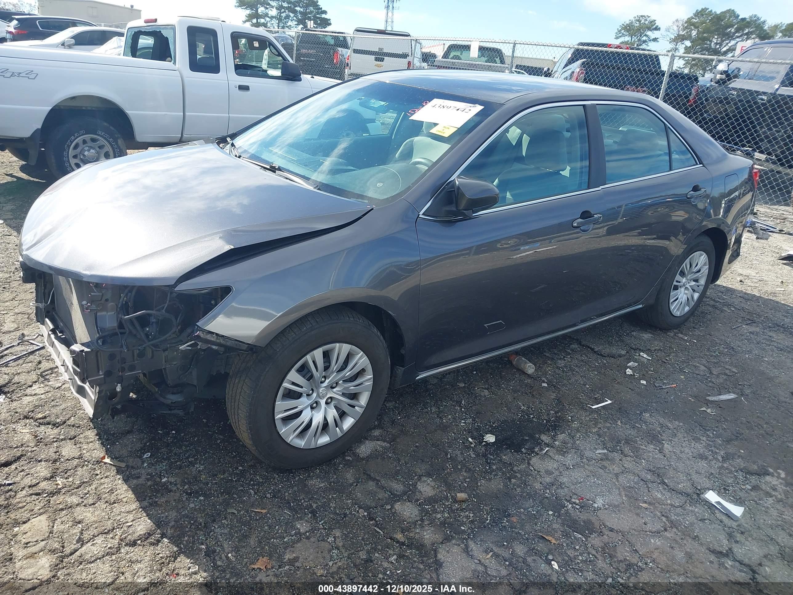 TOYOTA CAMRY image 2