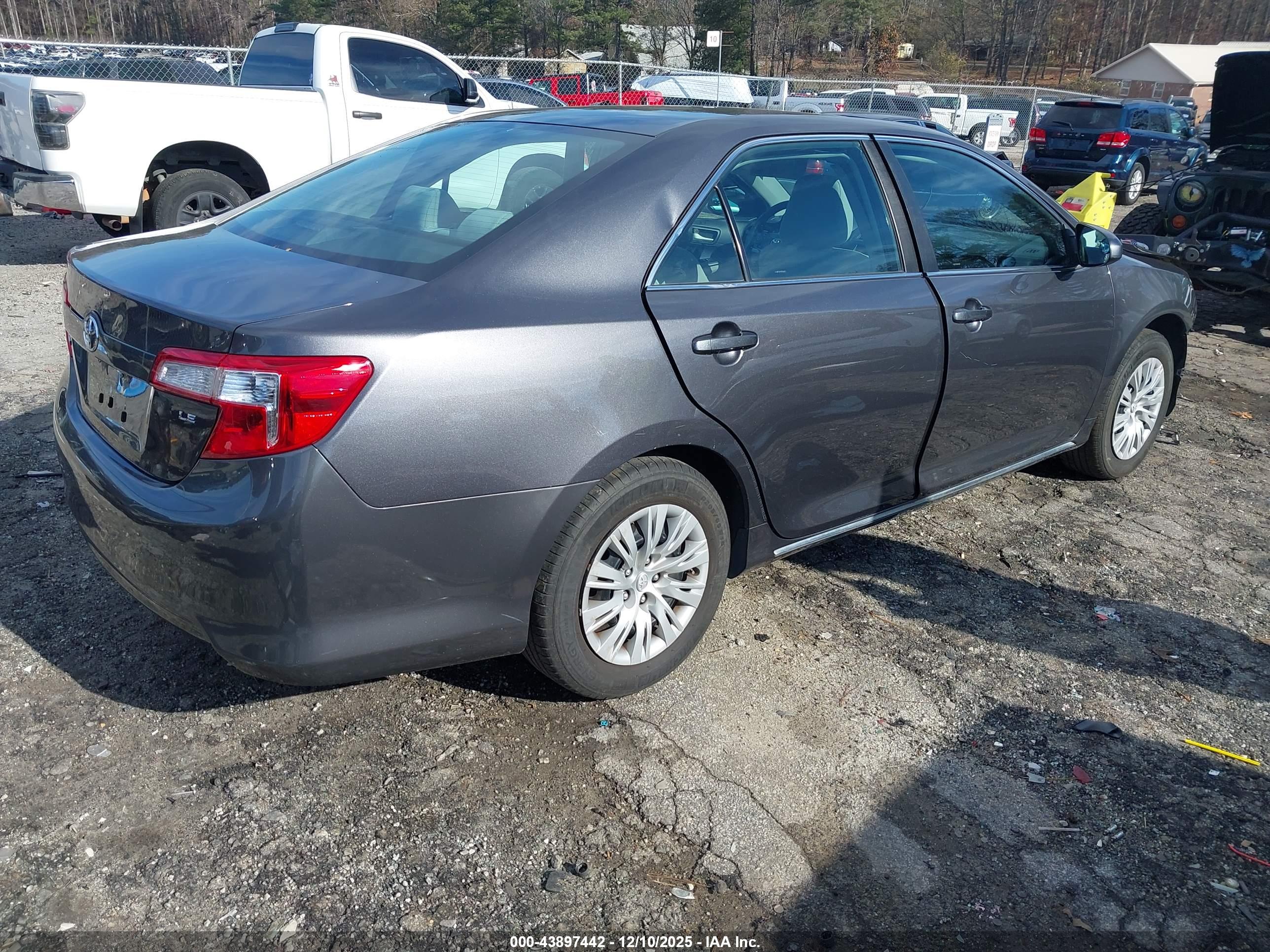 TOYOTA CAMRY image 4