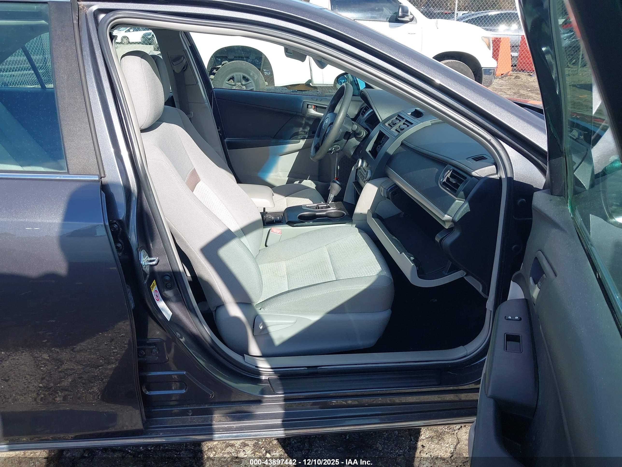 TOYOTA CAMRY image 5