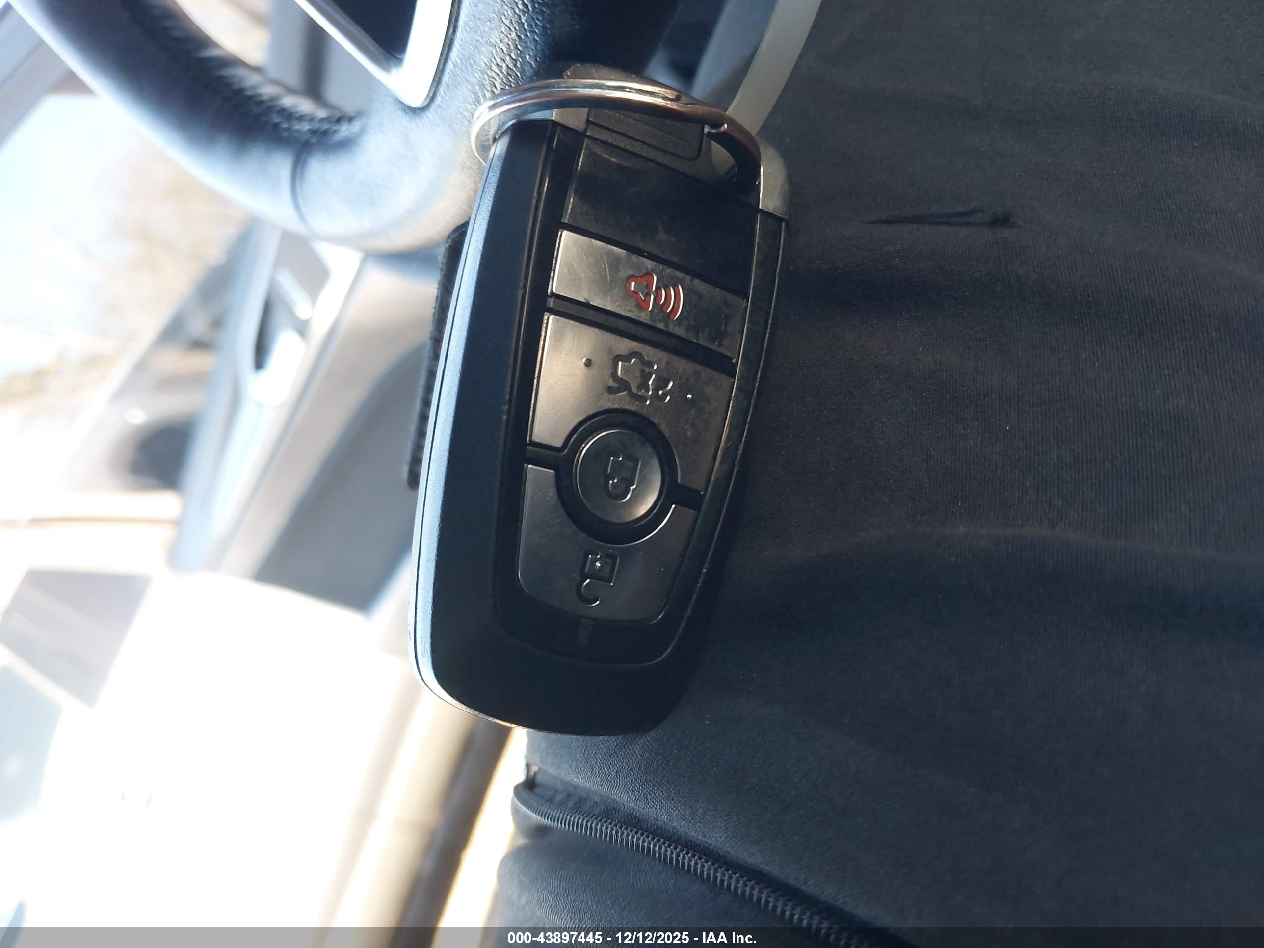 FORD FUSION image 11