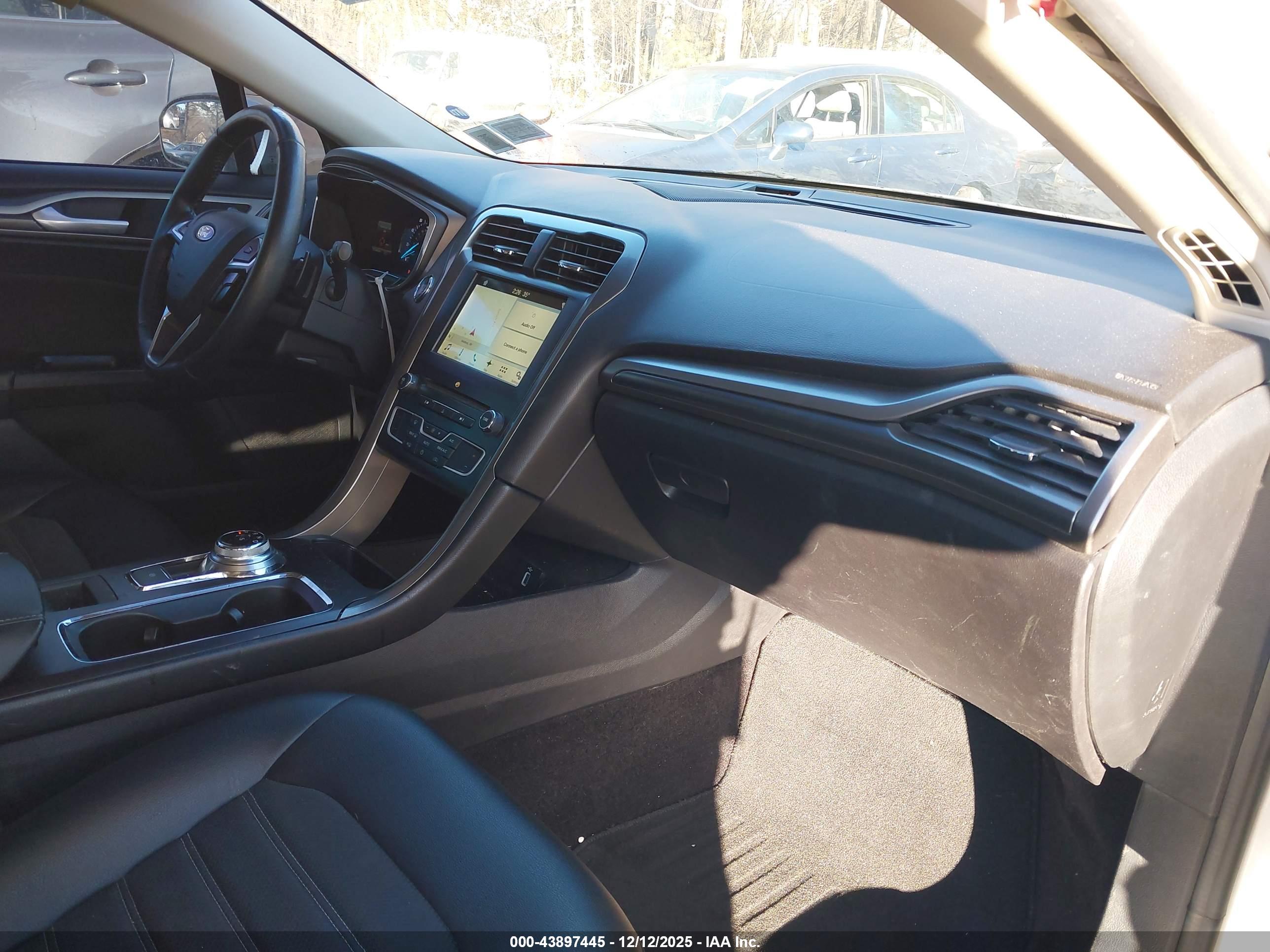 FORD FUSION image 5