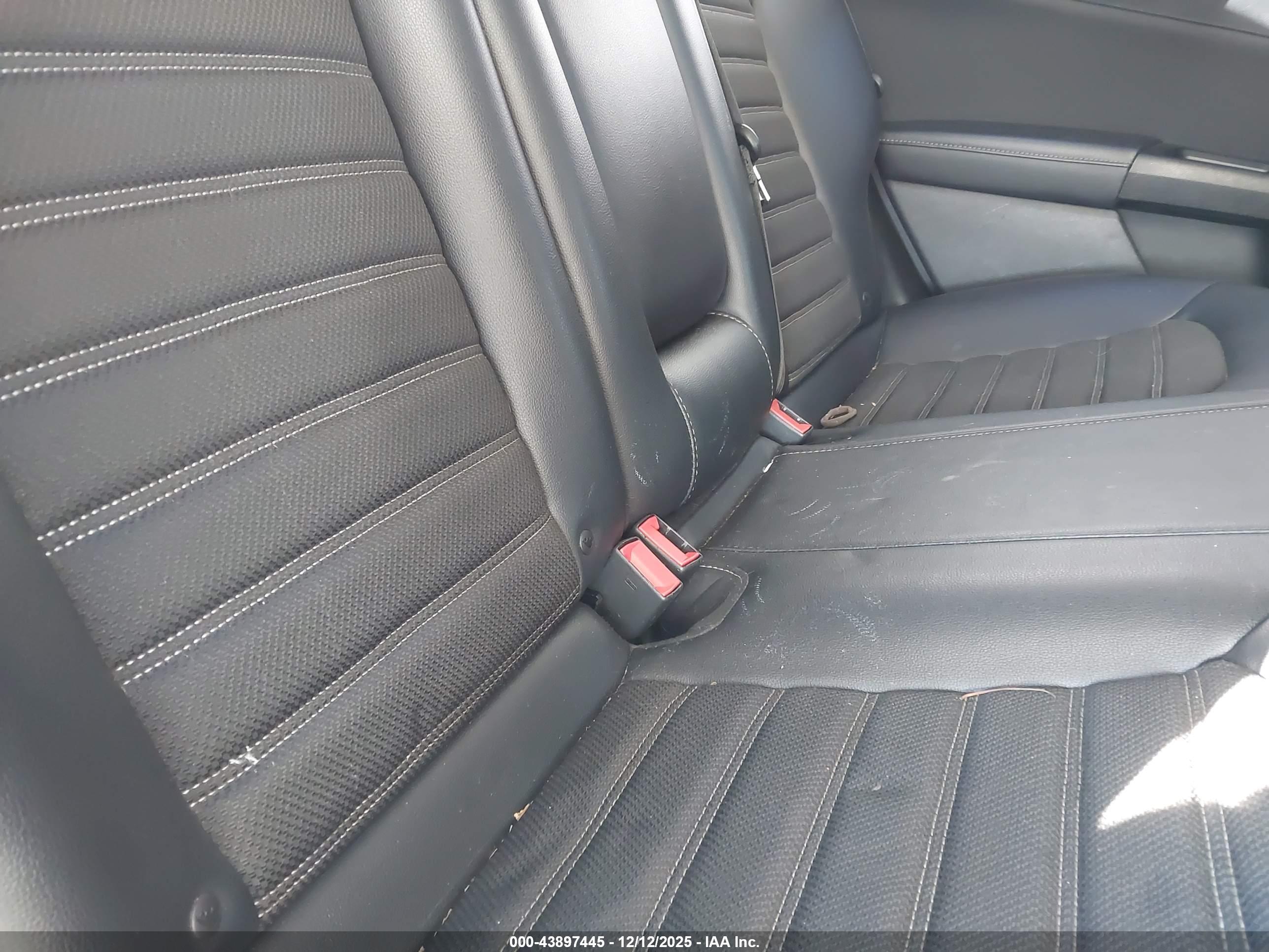 FORD FUSION image 8