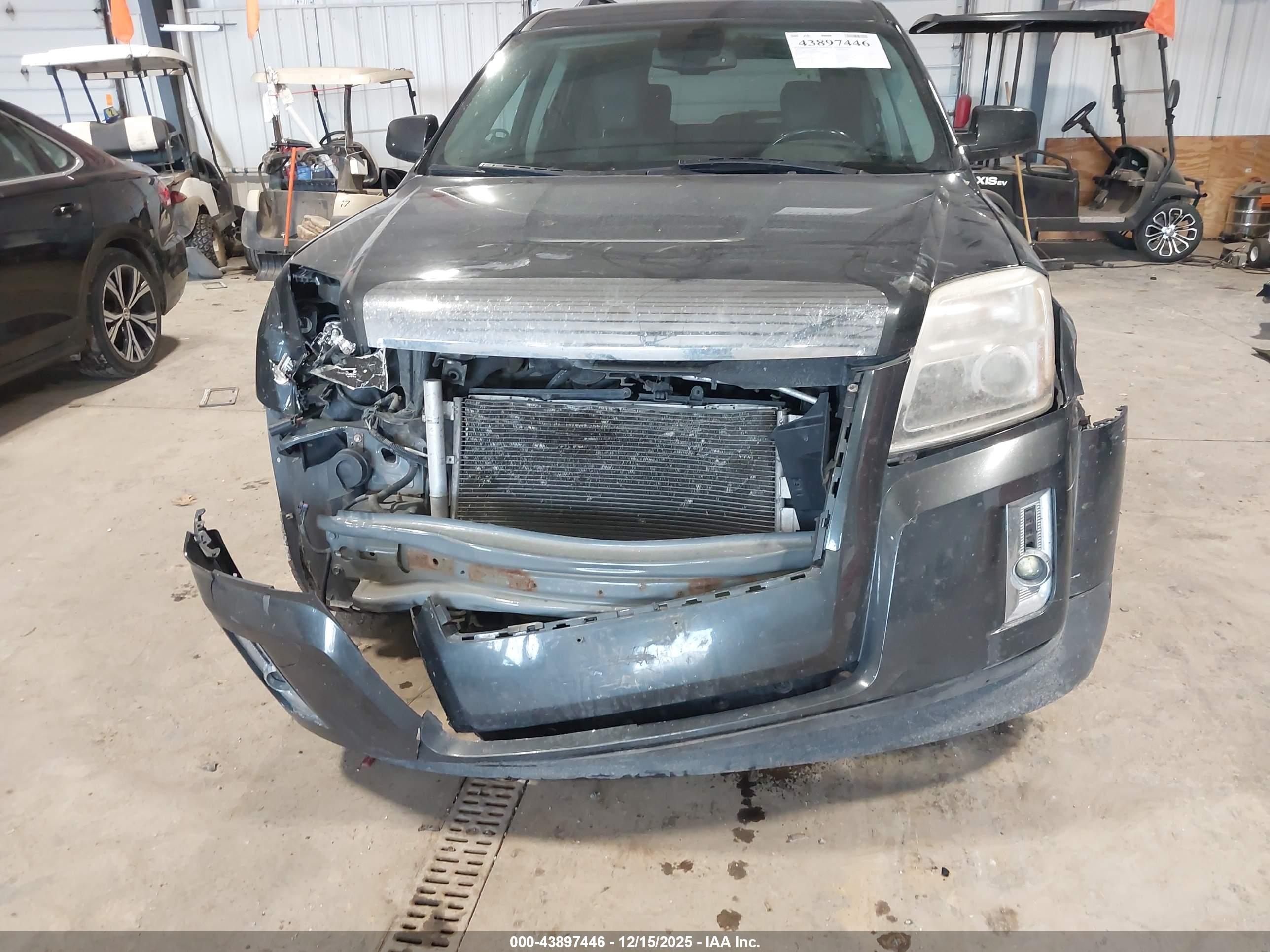 GMC TERRAIN image 6