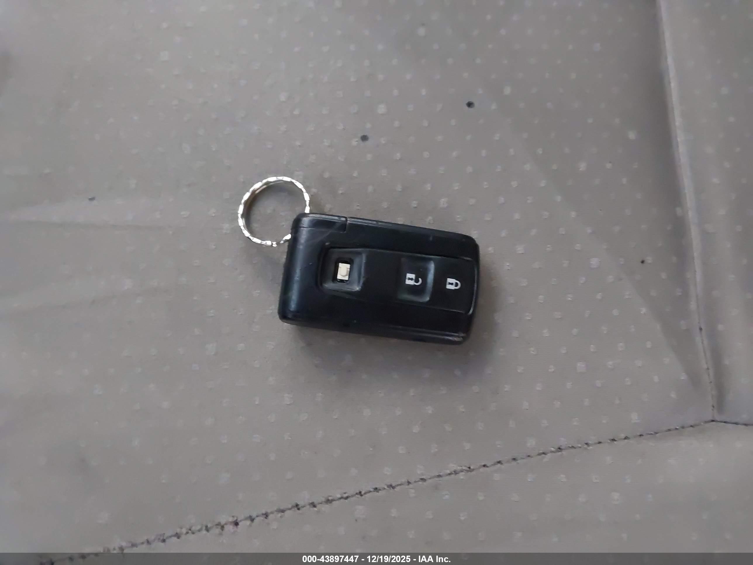 TOYOTA PRIUS image 11
