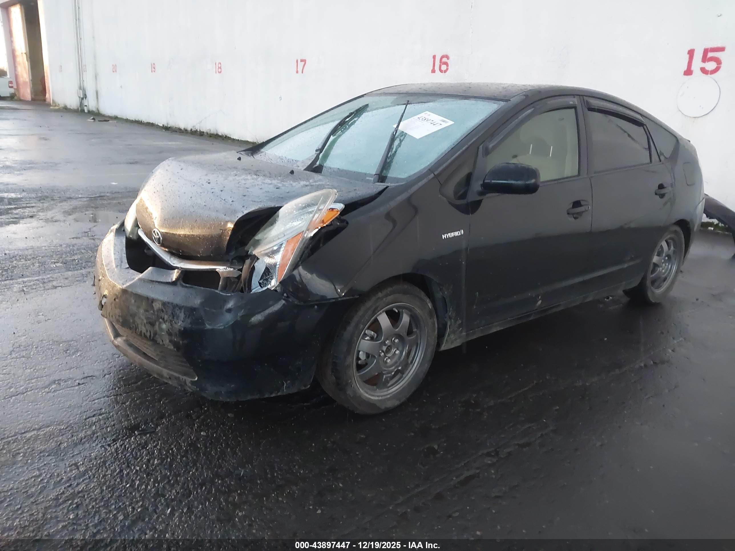 TOYOTA PRIUS image 2