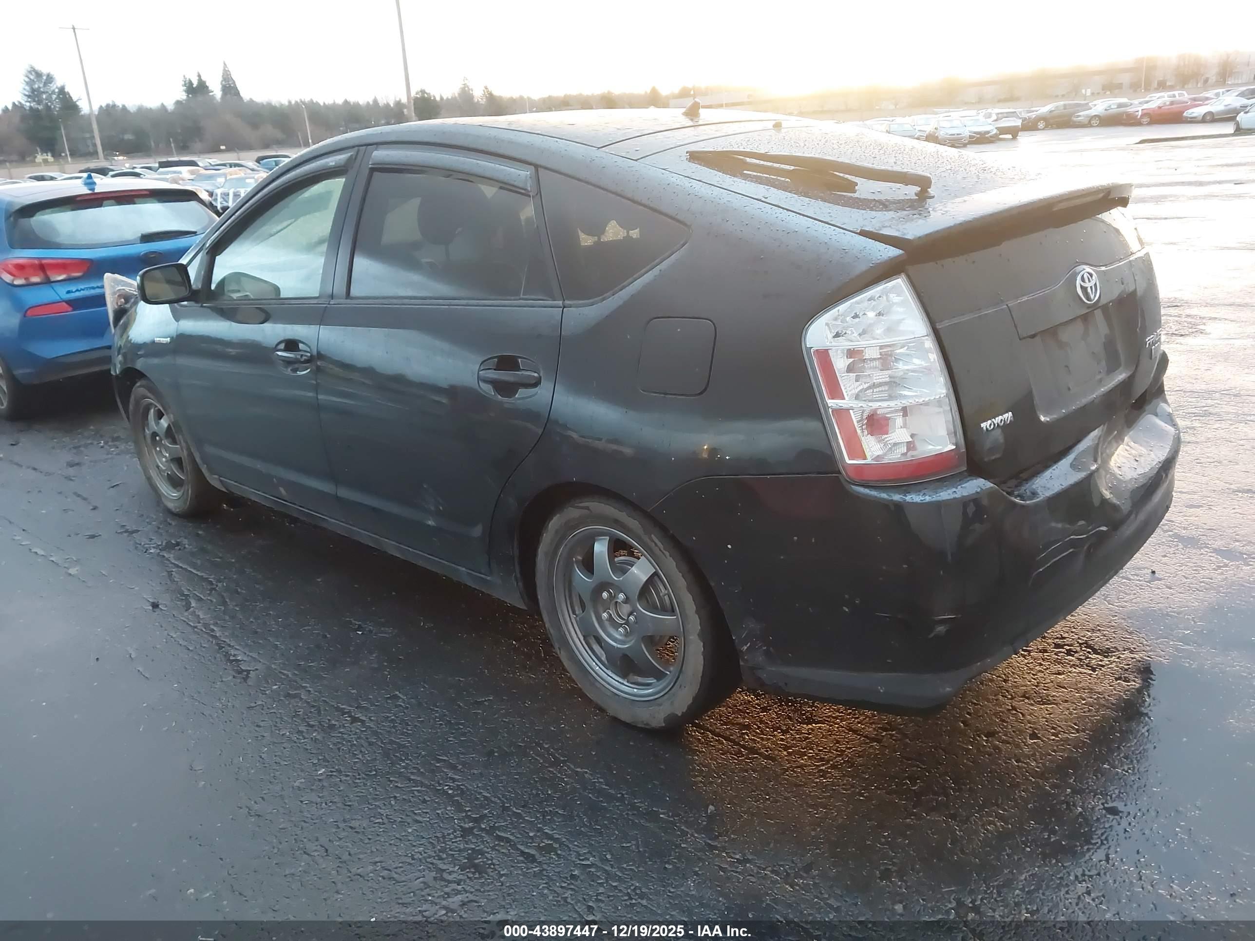 TOYOTA PRIUS image 3