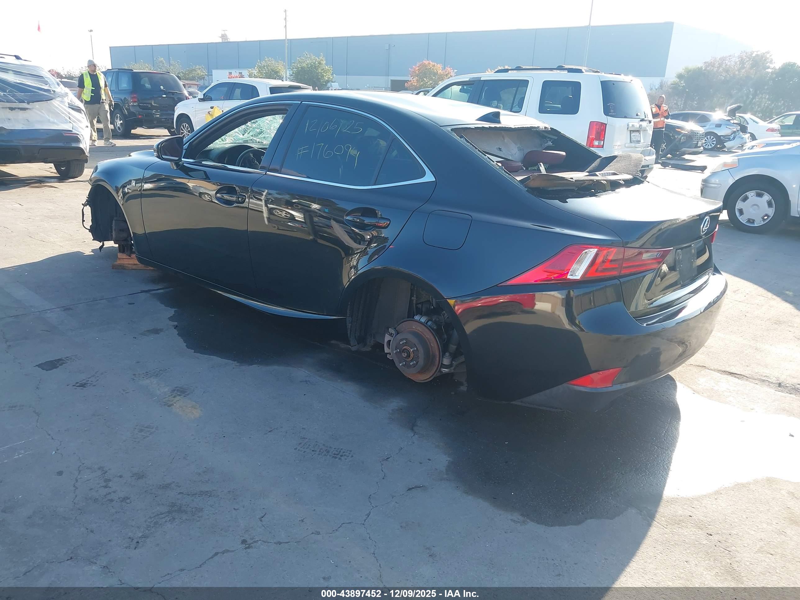 LEXUS IS image 3