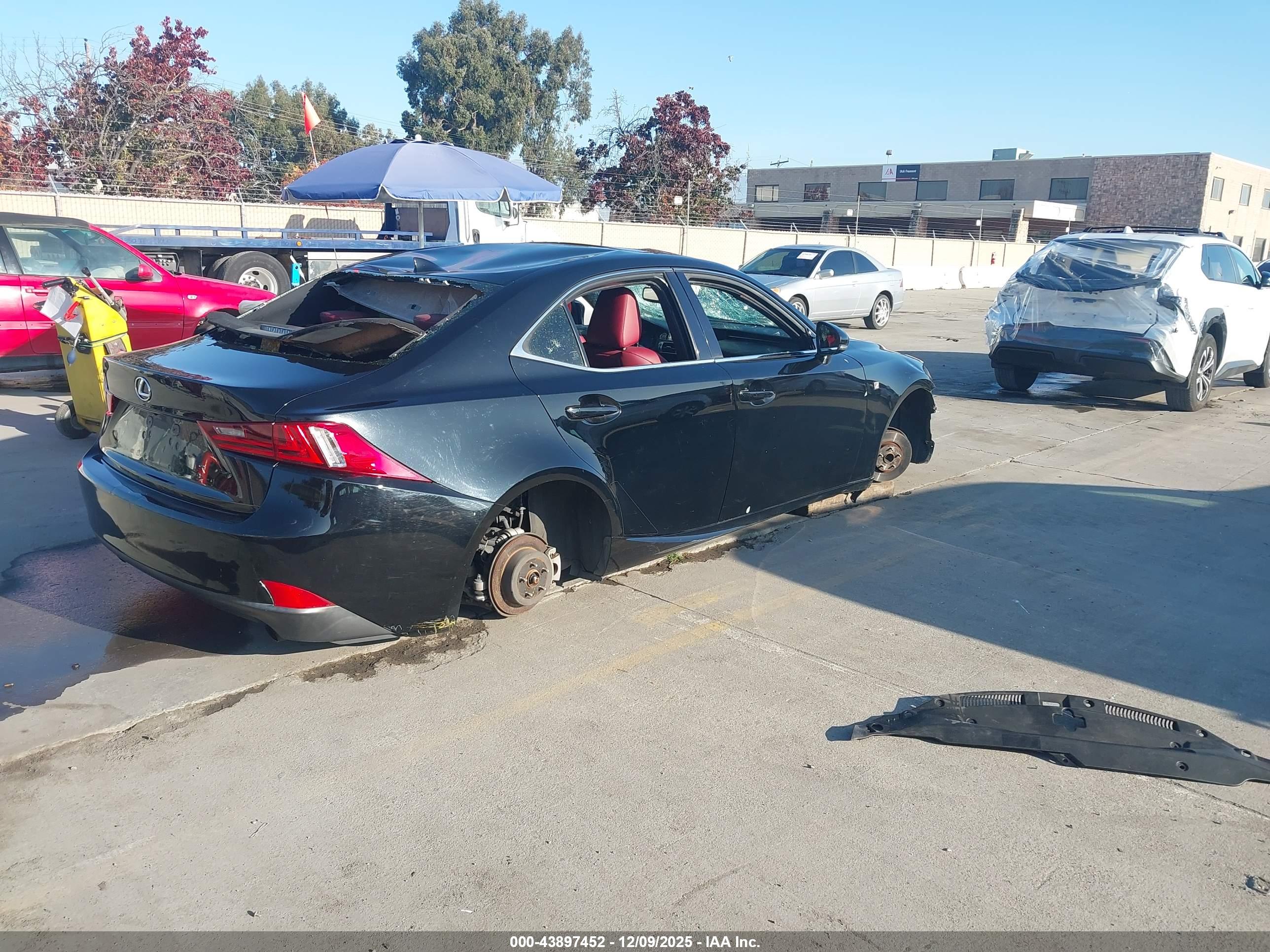 LEXUS IS image 4