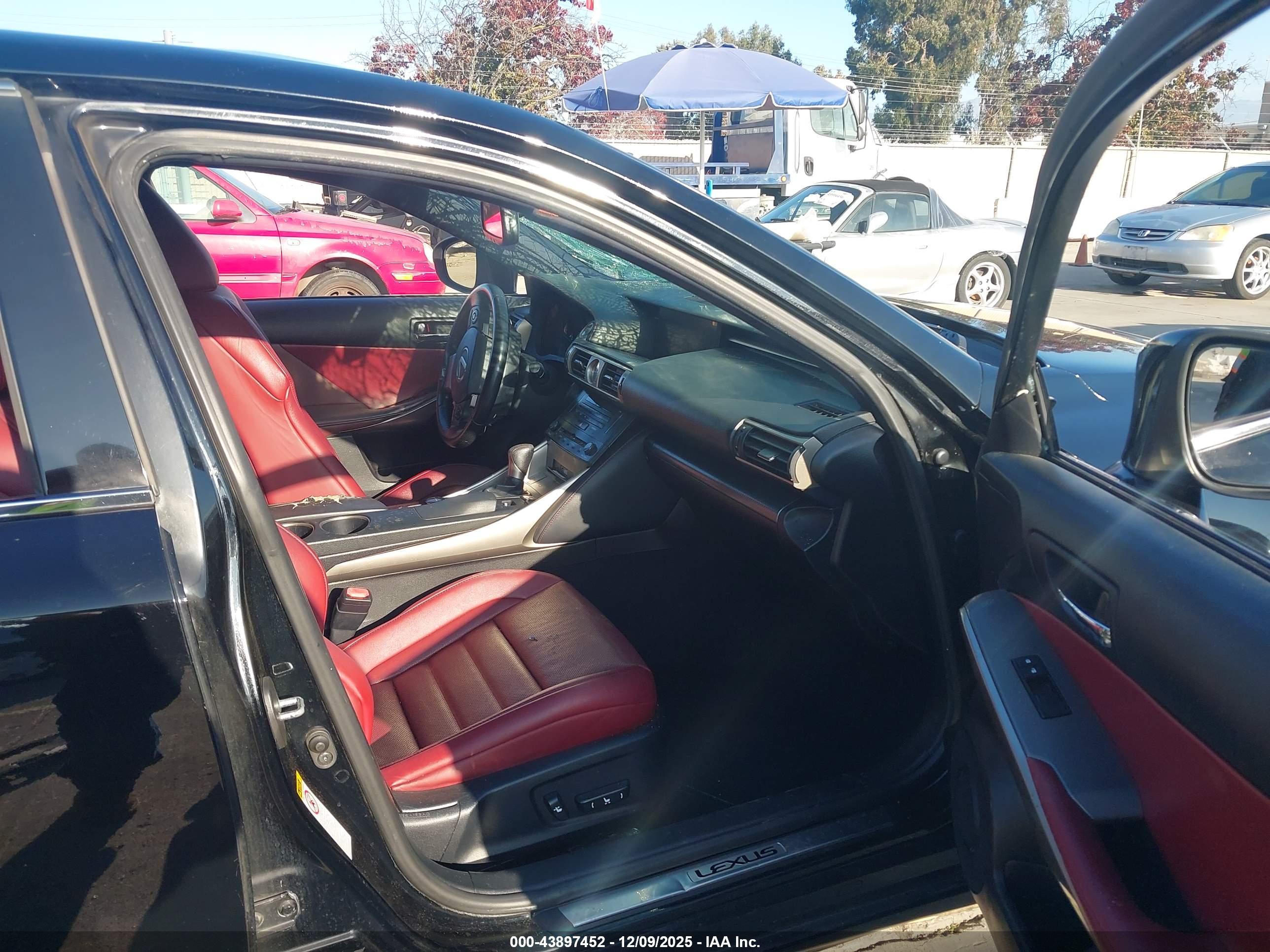 LEXUS IS image 5