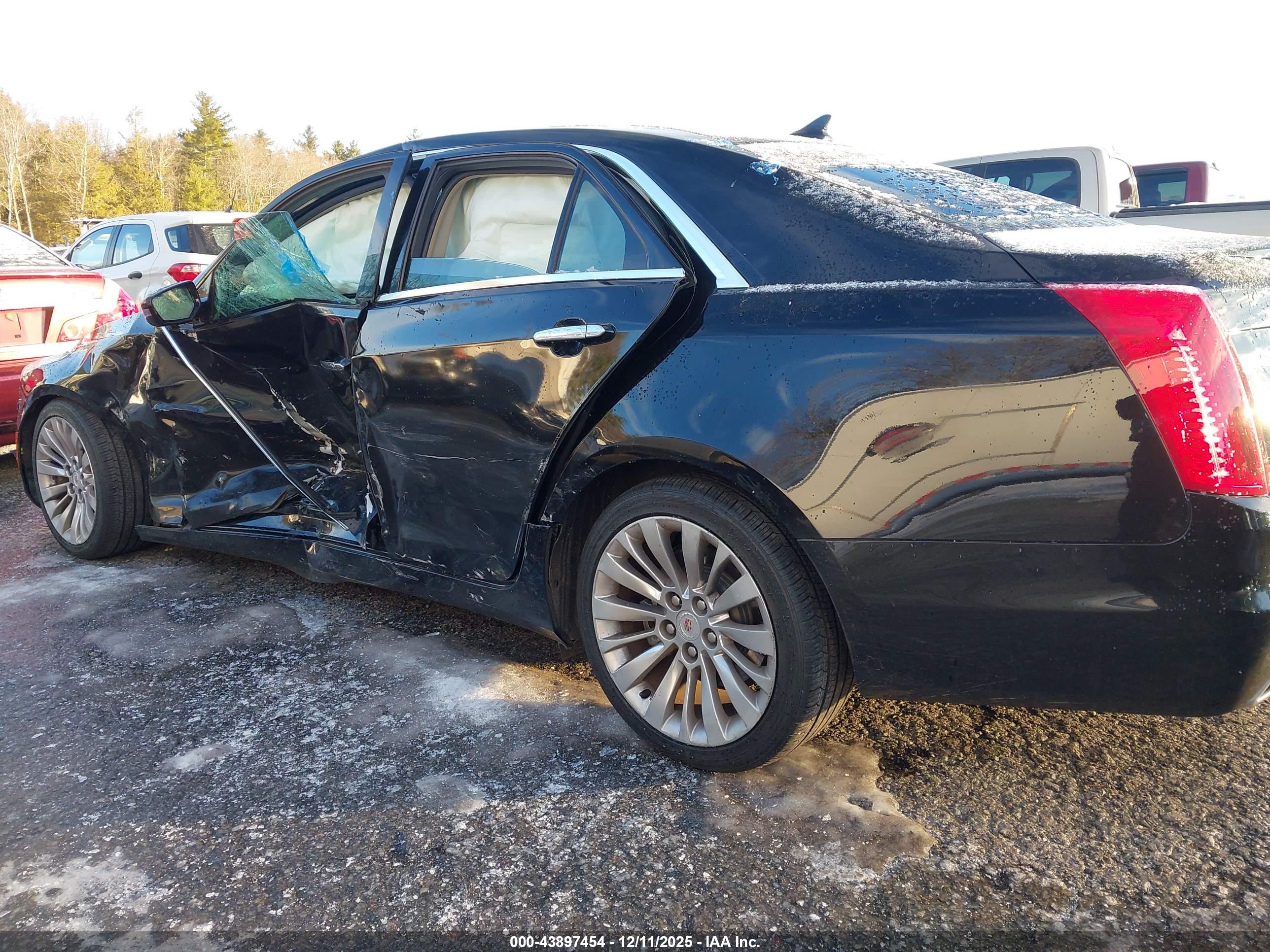 CADILLAC CTS image 6