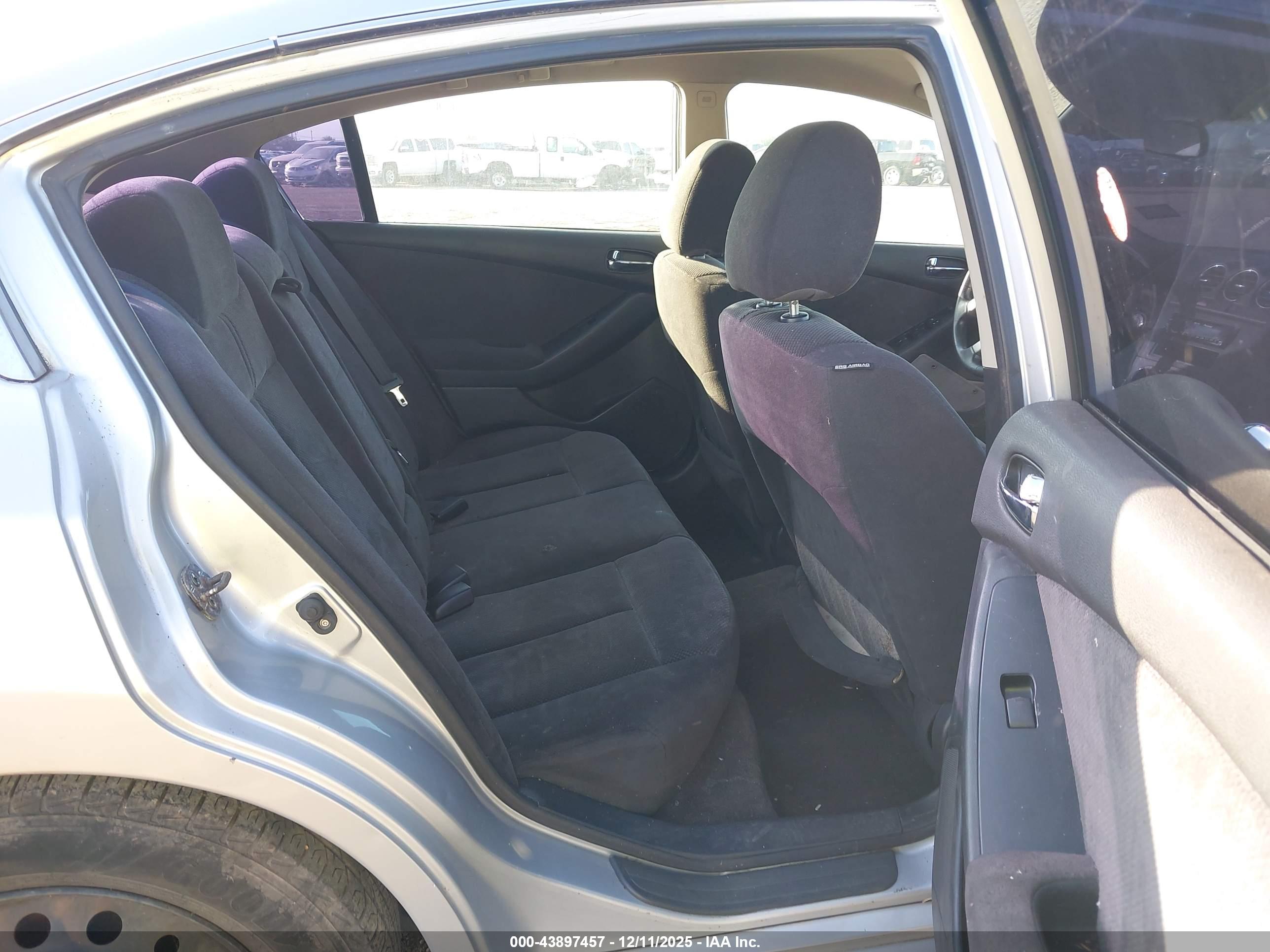 NISSAN ALTIMA image 8