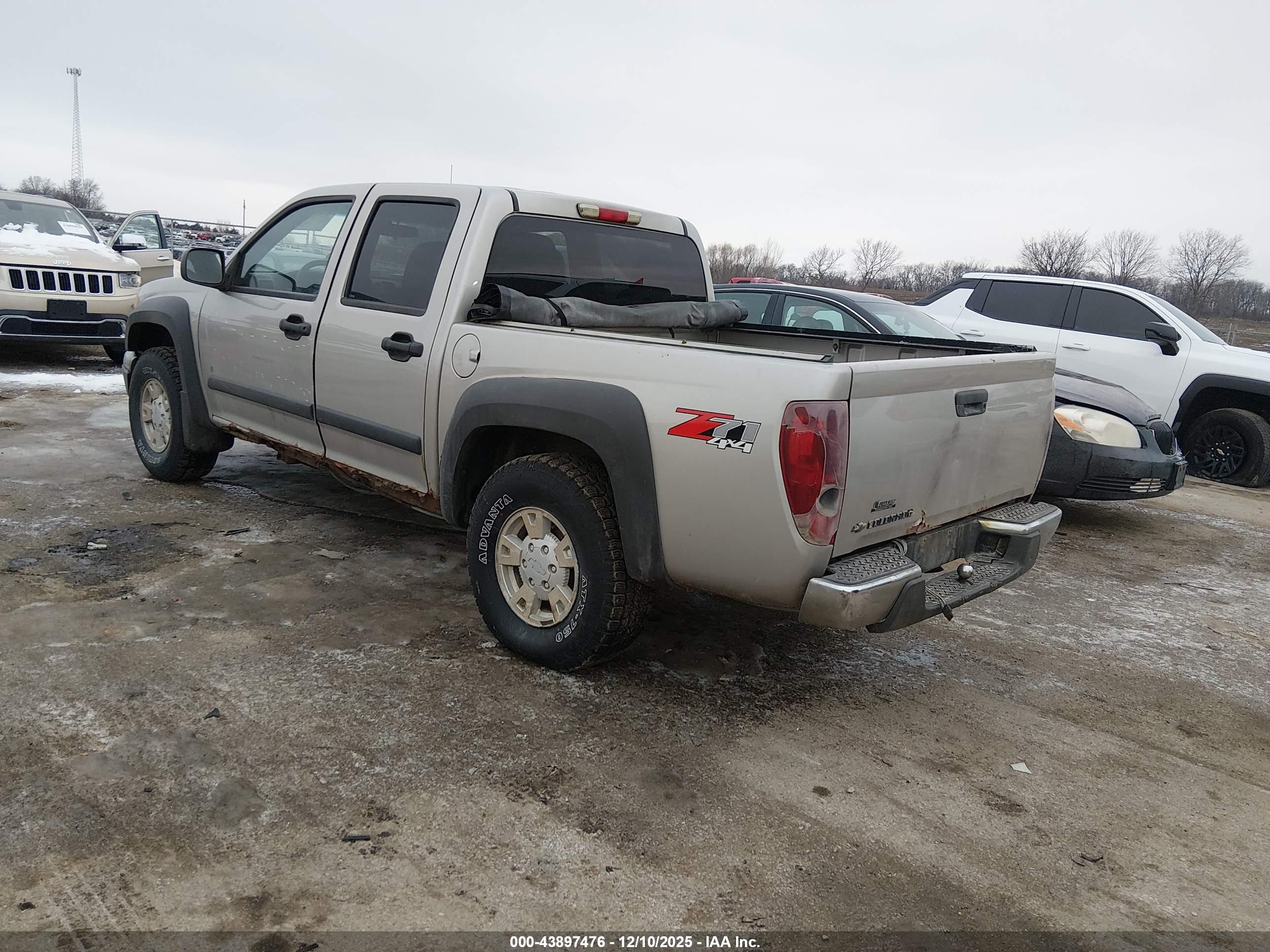CHEVROLET COLORADO image 3