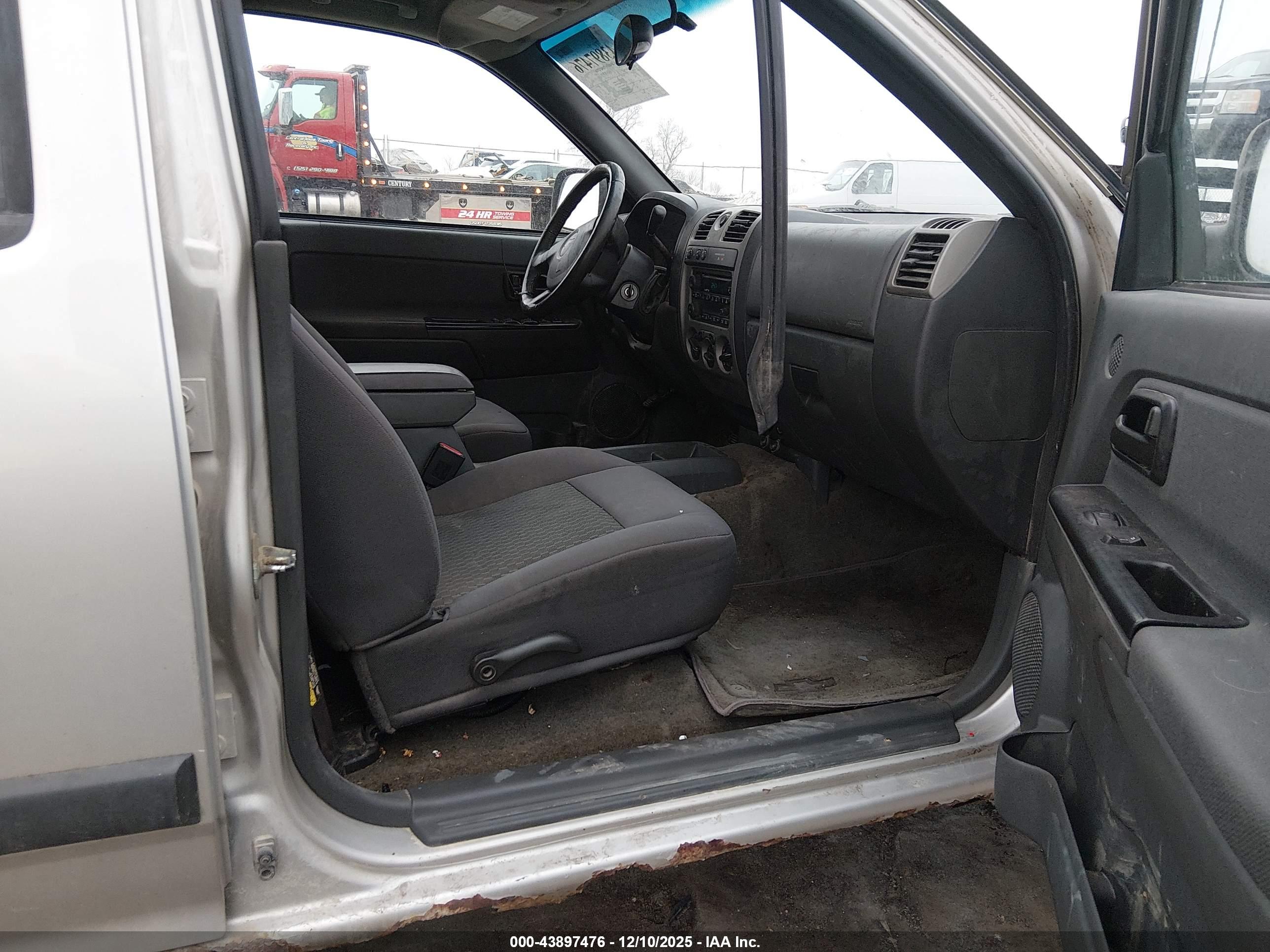 CHEVROLET COLORADO image 5