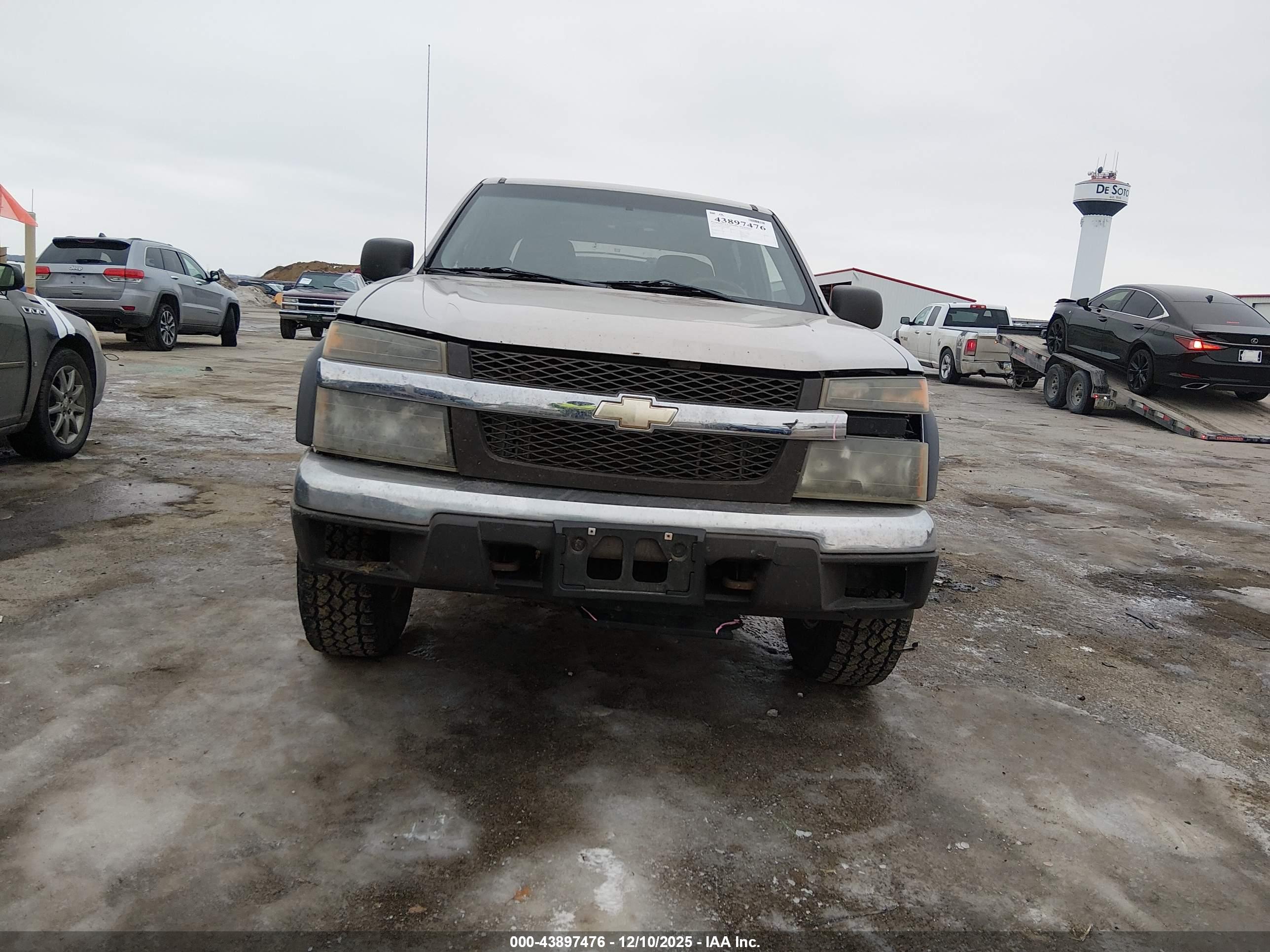 CHEVROLET COLORADO image 6