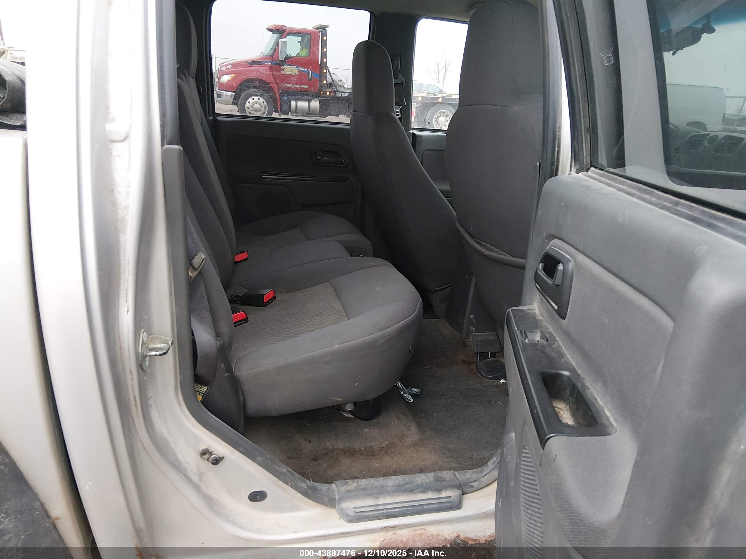 CHEVROLET COLORADO image 8