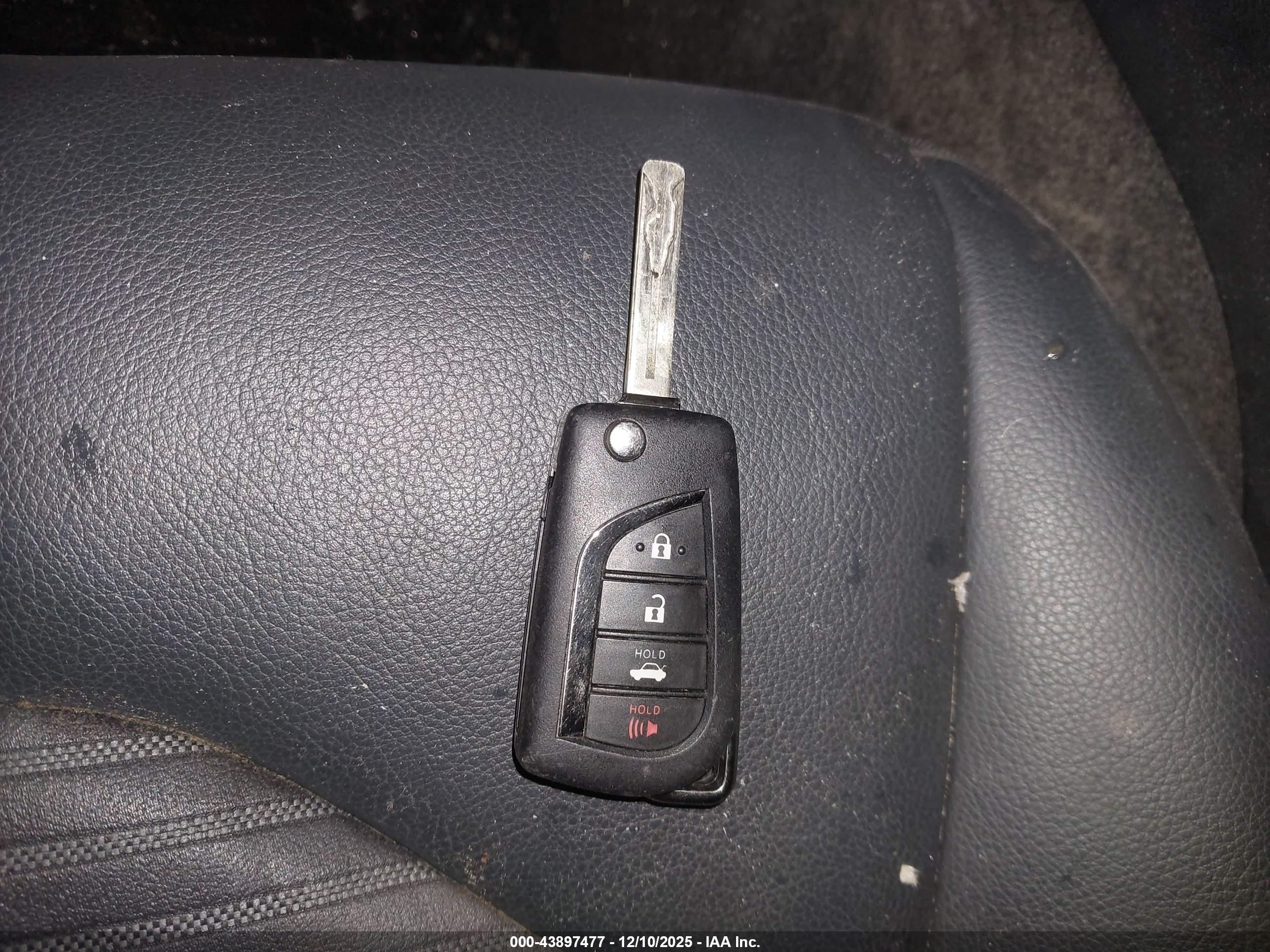 TOYOTA CAMRY image 11