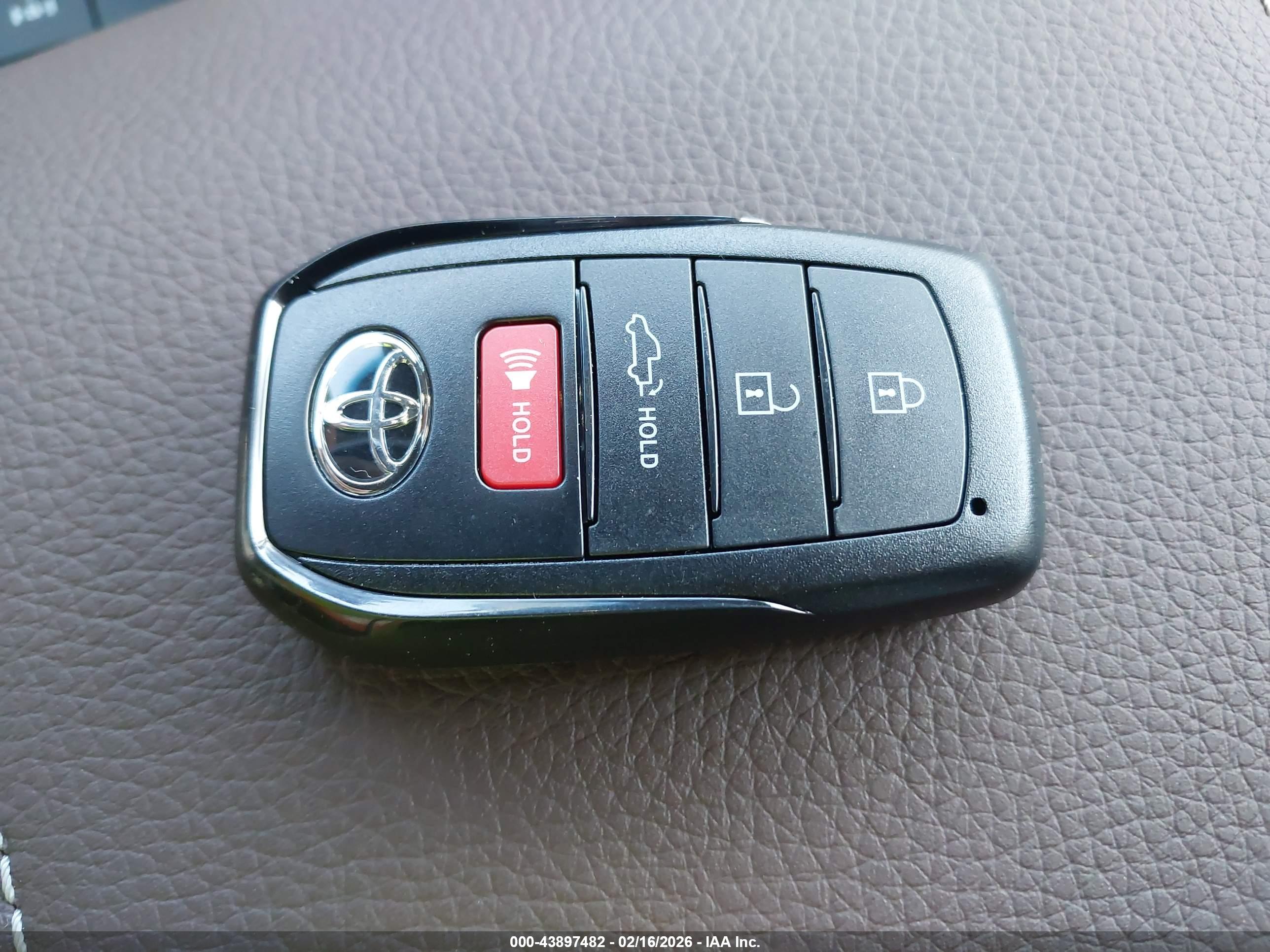 TOYOTA LAND image 11