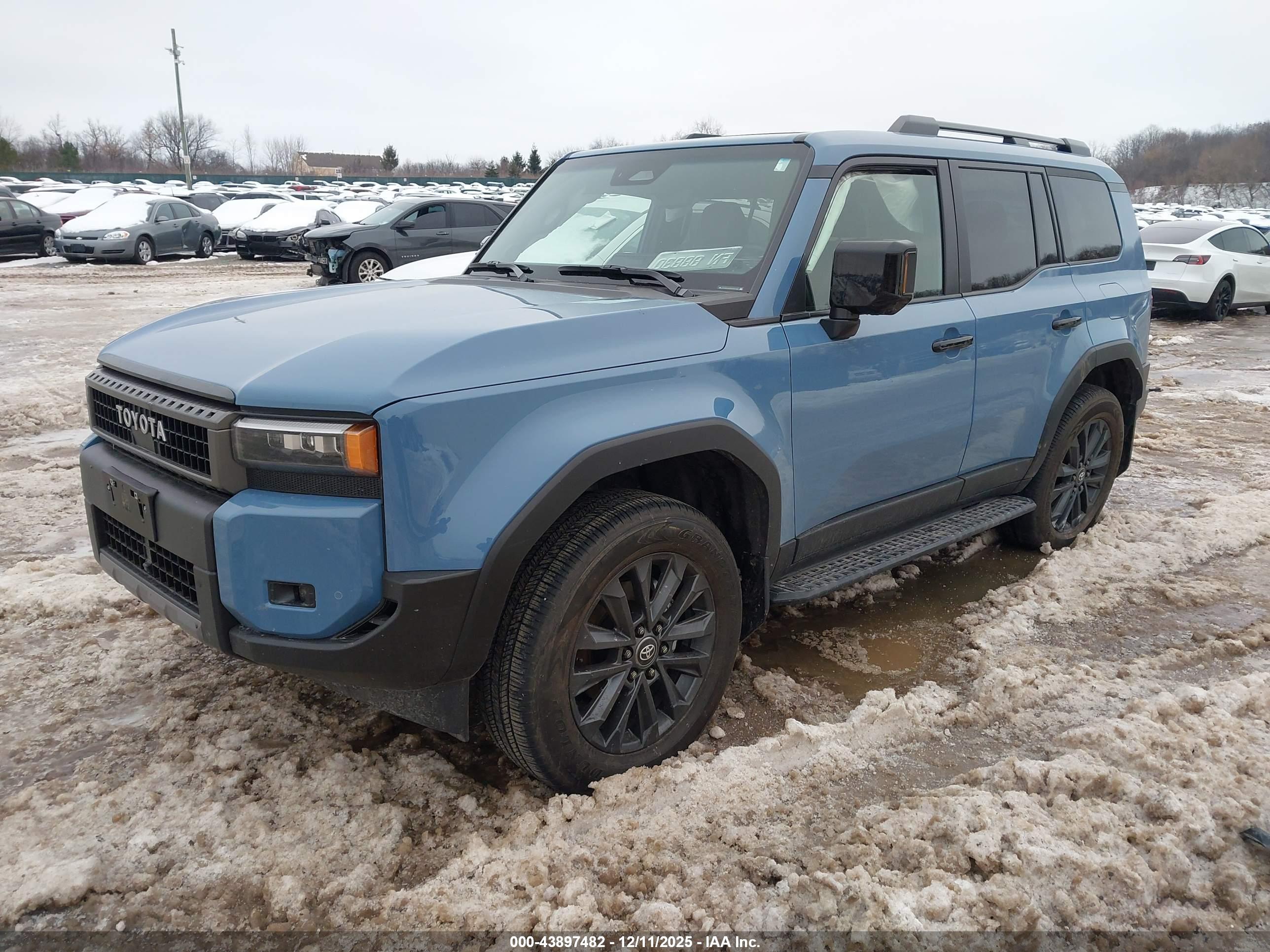 TOYOTA LAND image 2