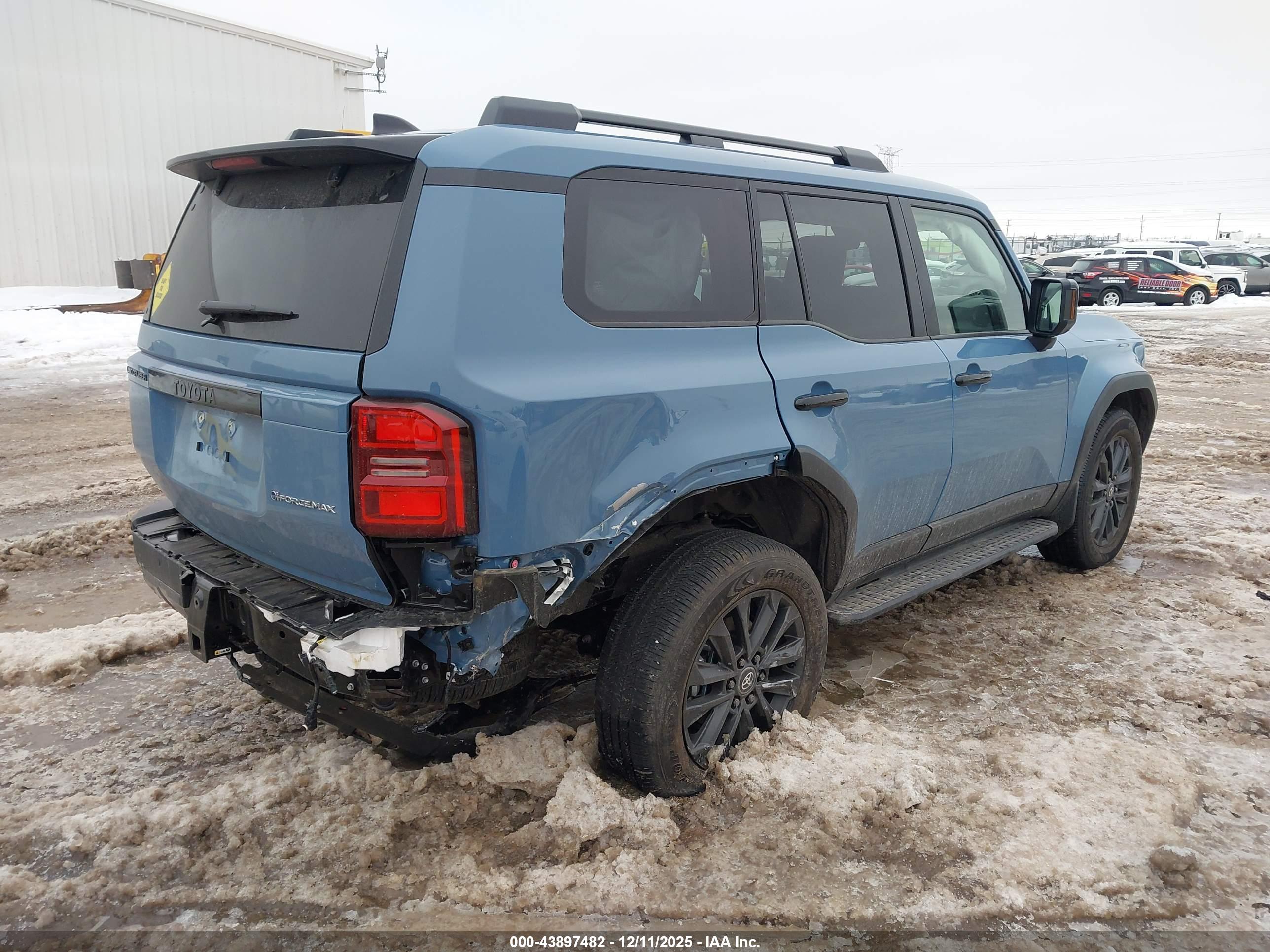 TOYOTA LAND image 4