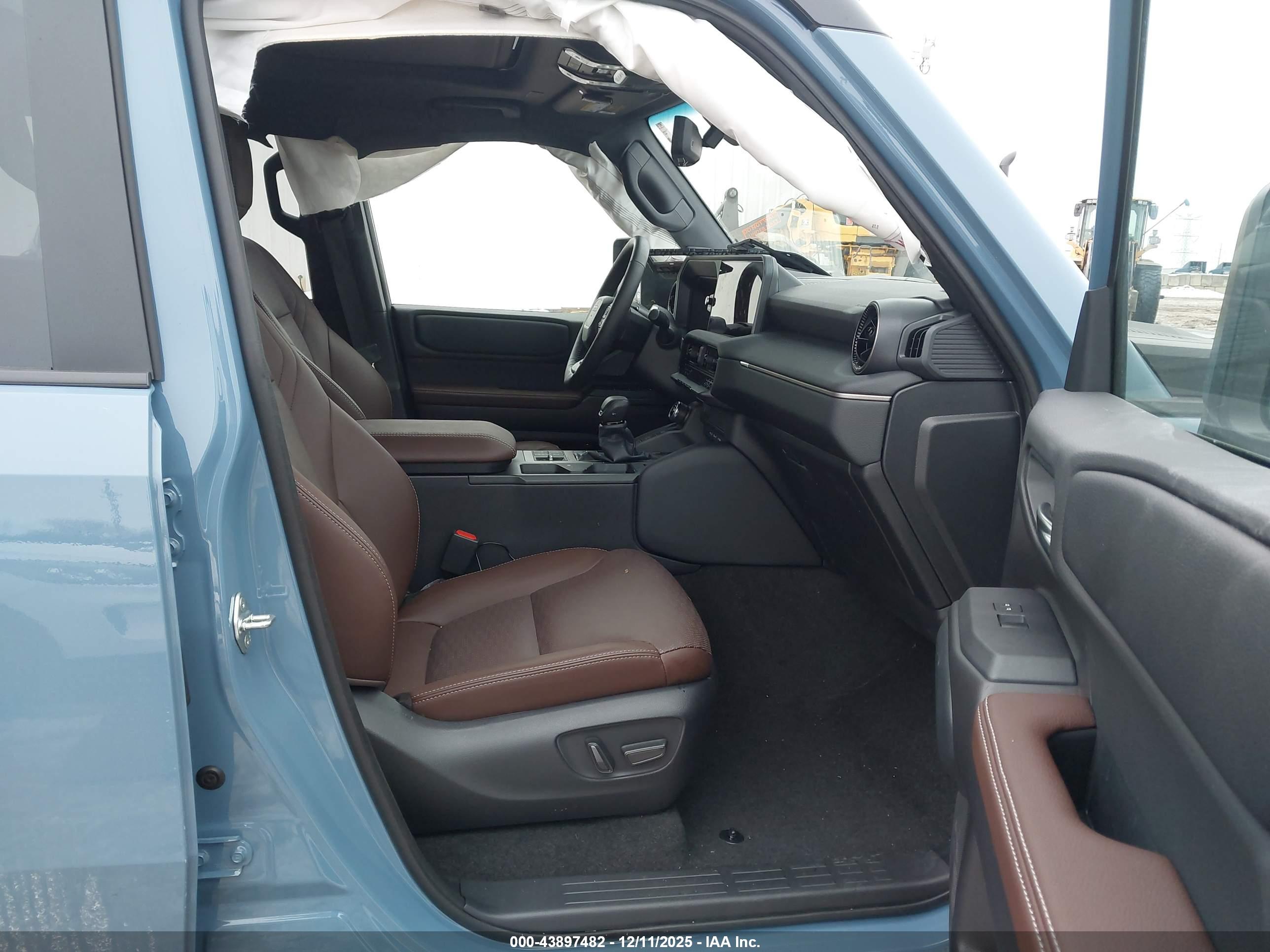 TOYOTA LAND image 5