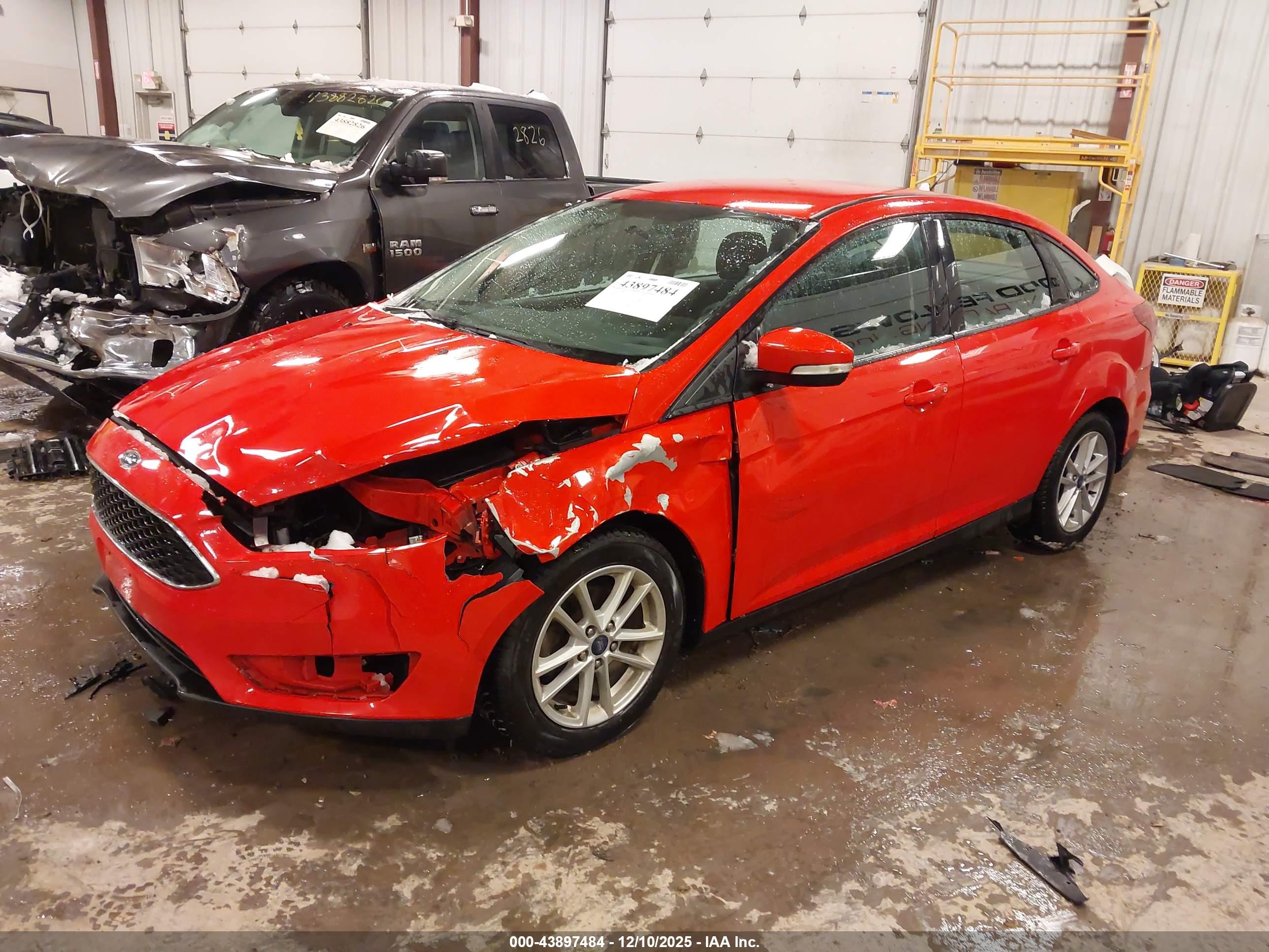 FORD FOCUS image 2