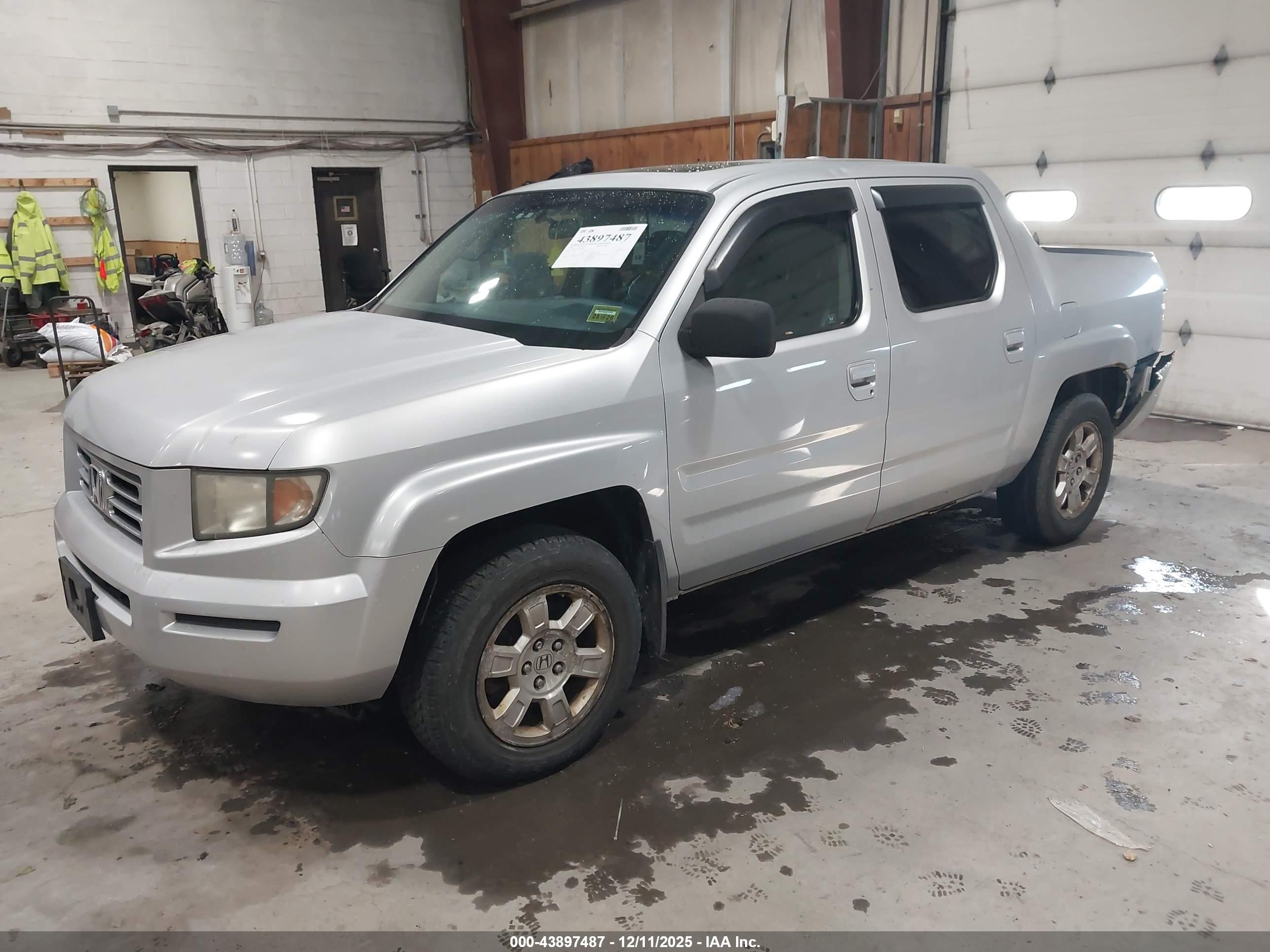 HONDA RIDGELINE image 2