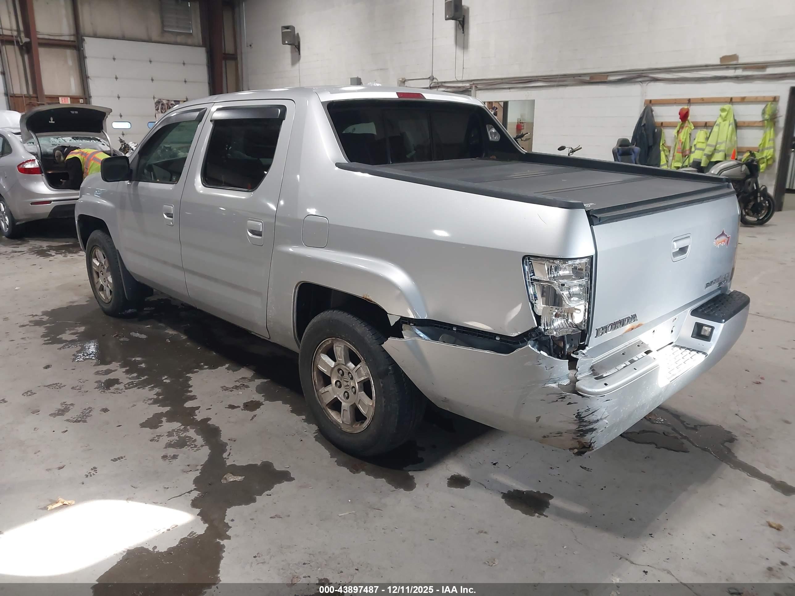 HONDA RIDGELINE image 3