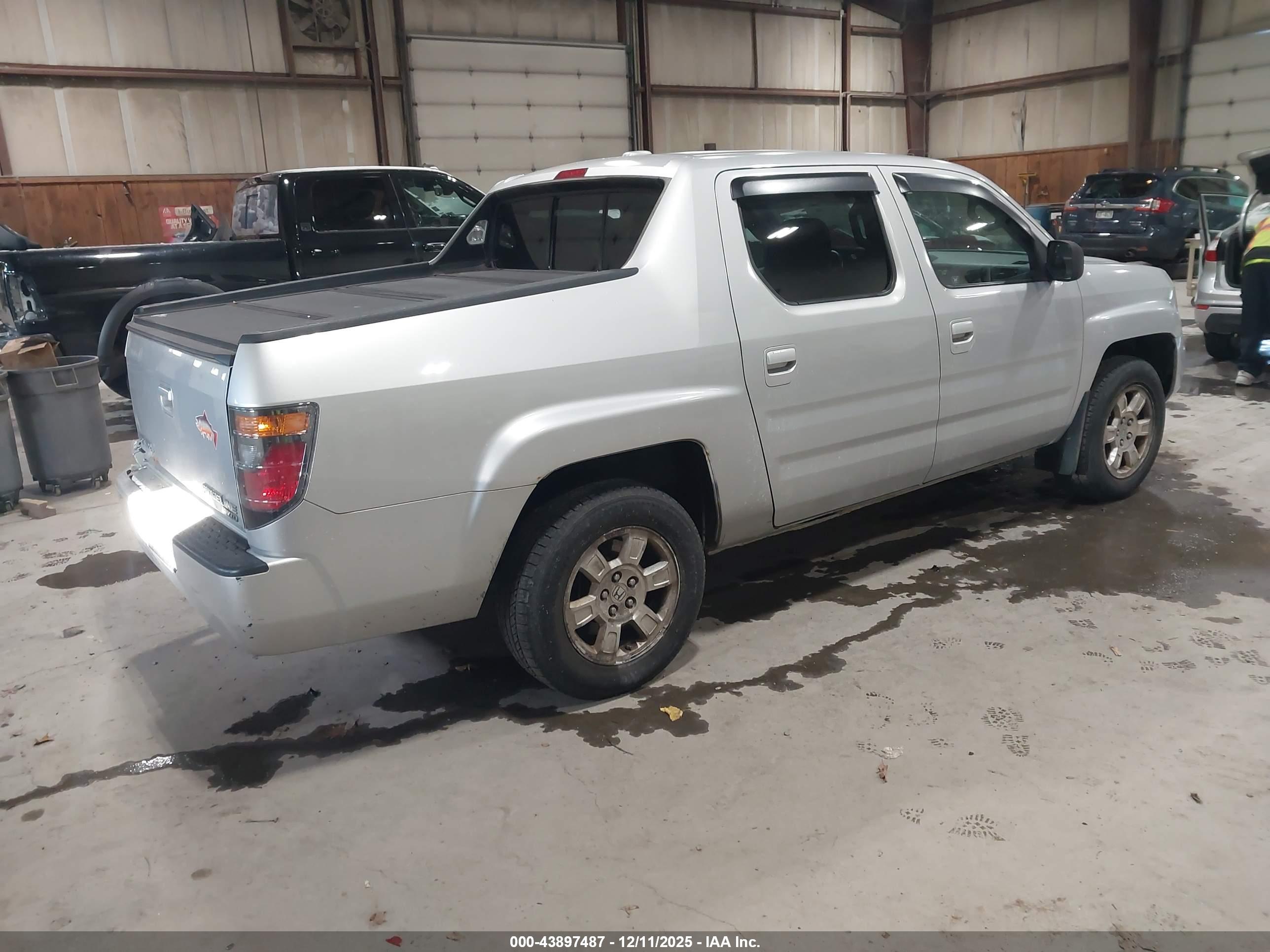 HONDA RIDGELINE image 4