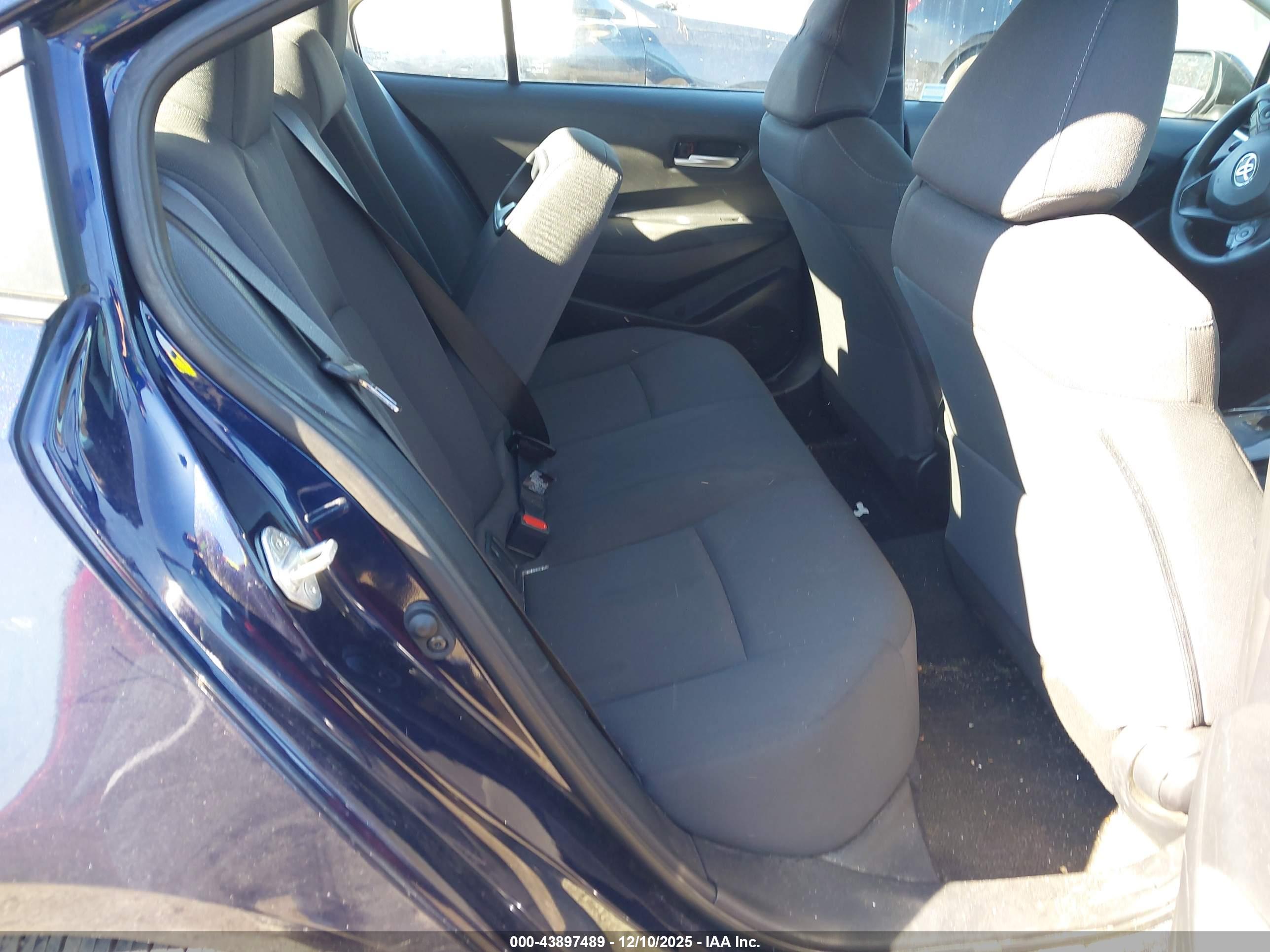 TOYOTA COROLLA image 8