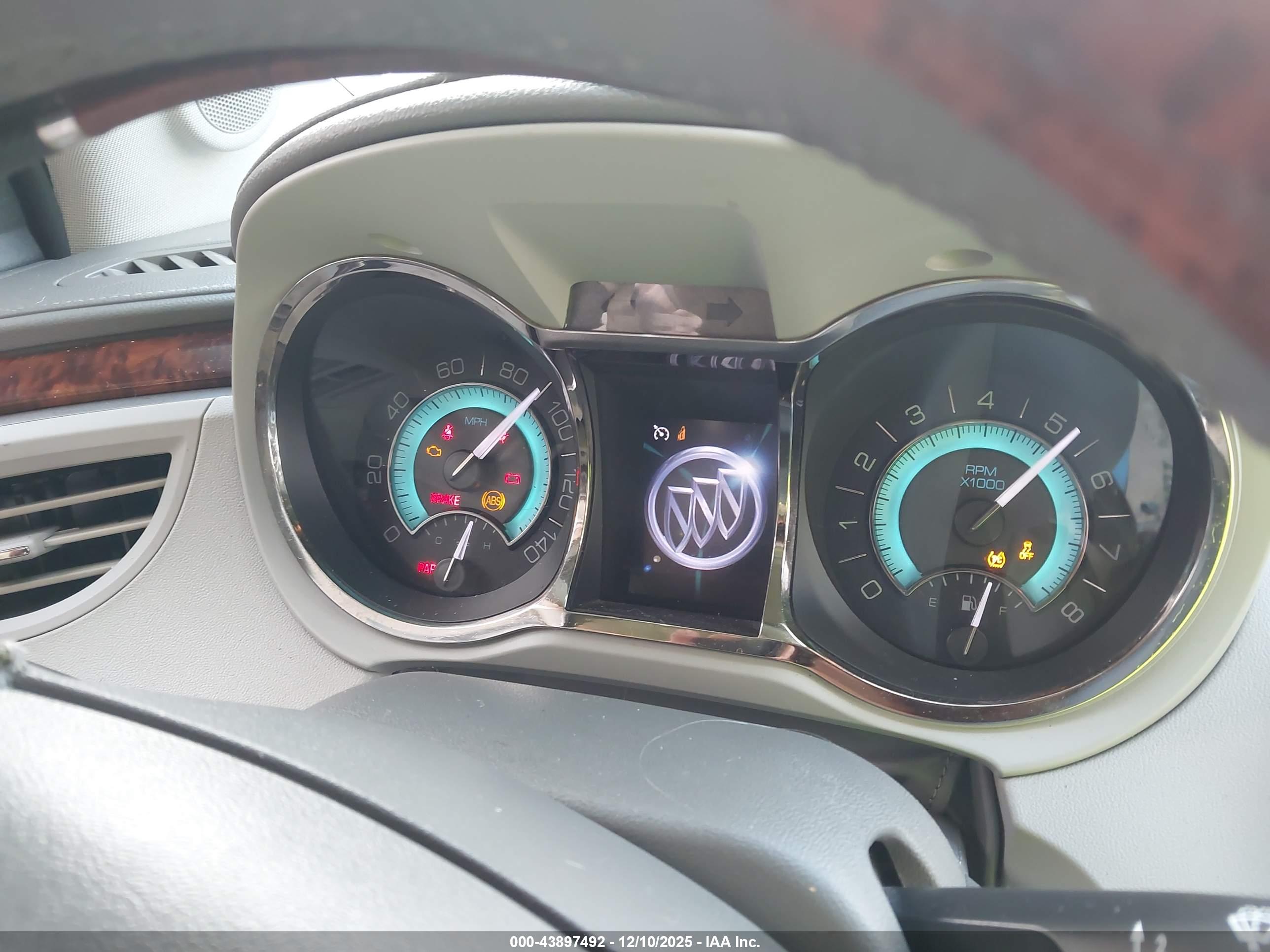 BUICK LACROSSE image 7
