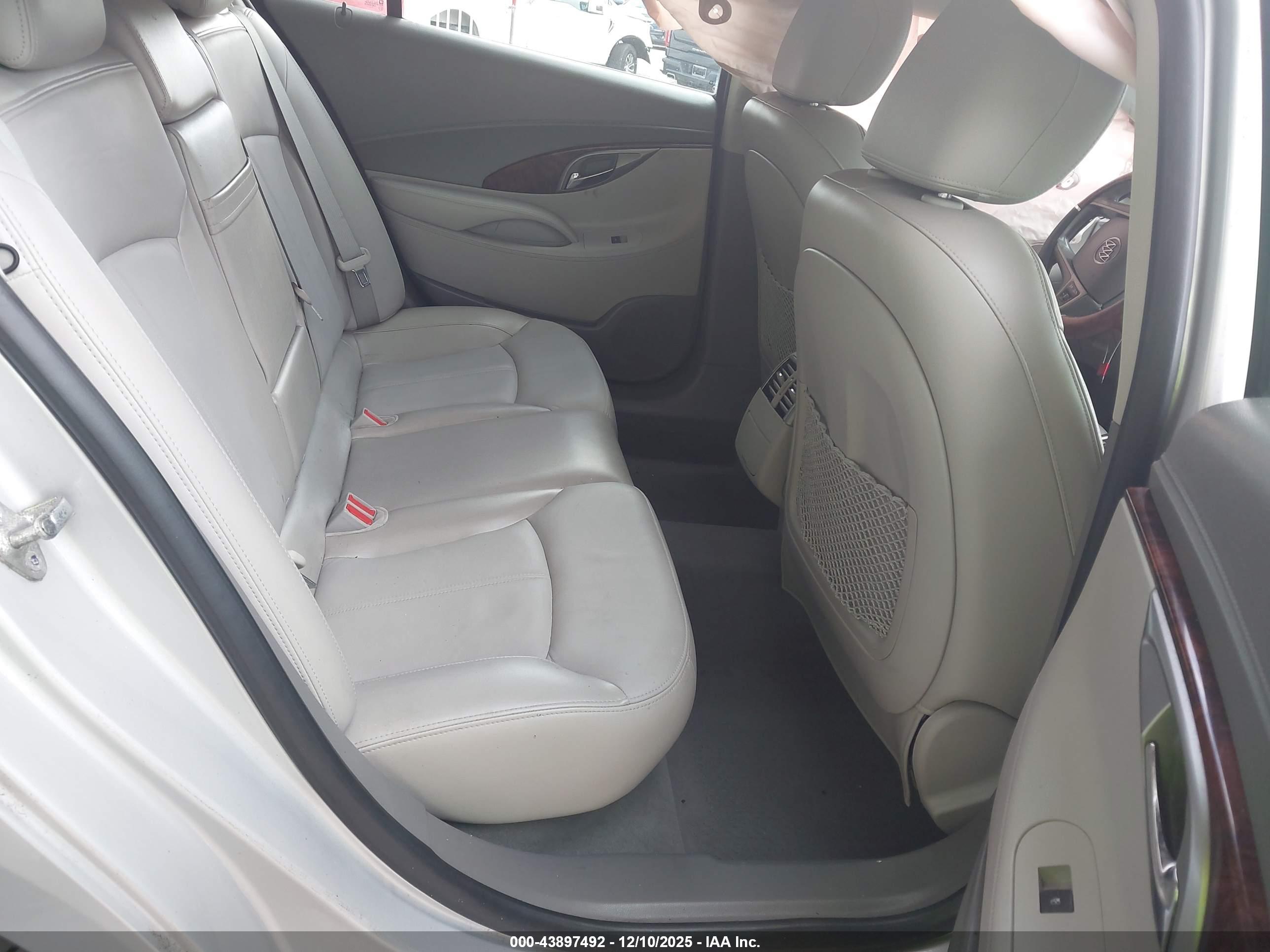 BUICK LACROSSE image 8