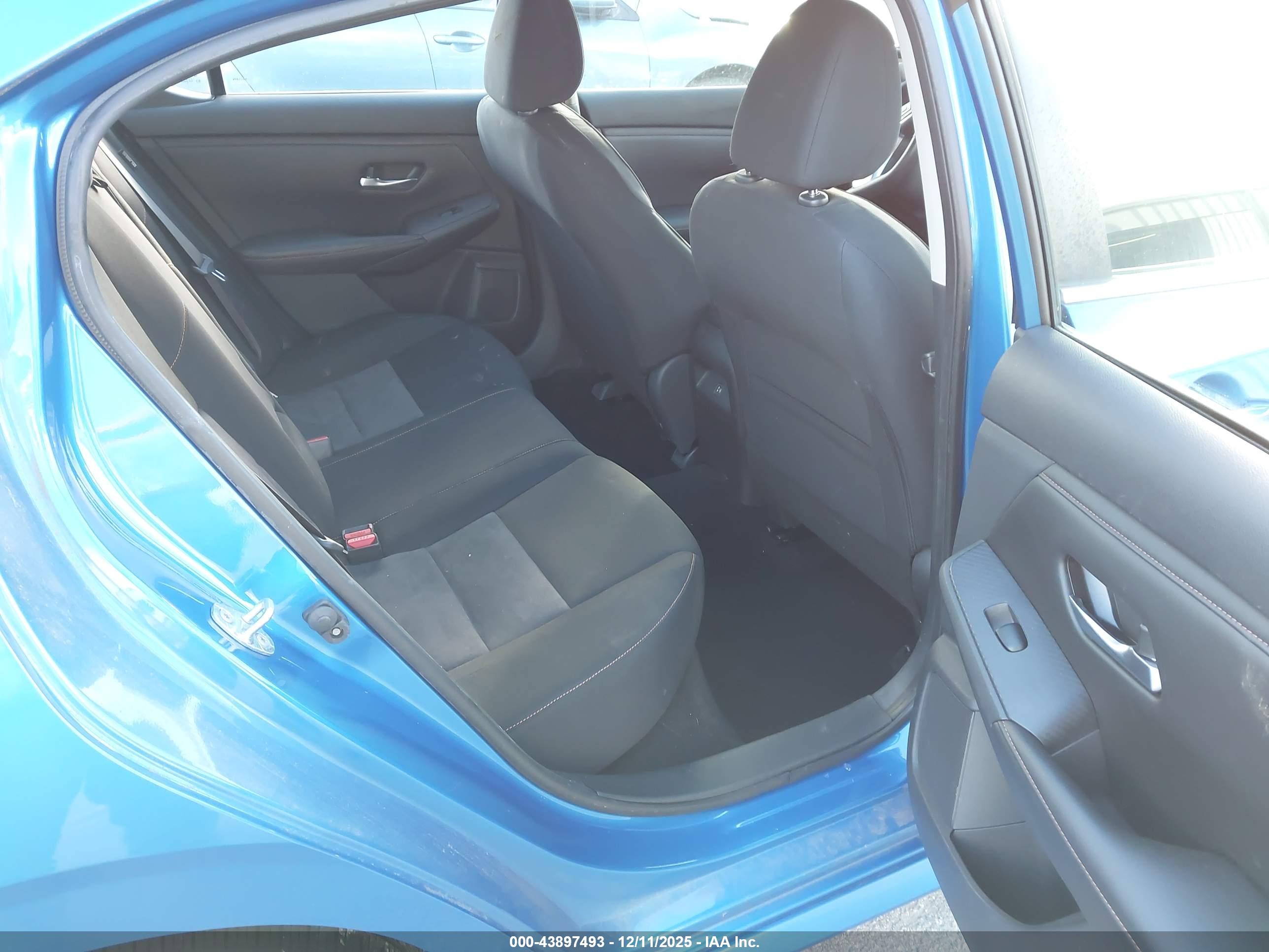 NISSAN SENTRA image 8