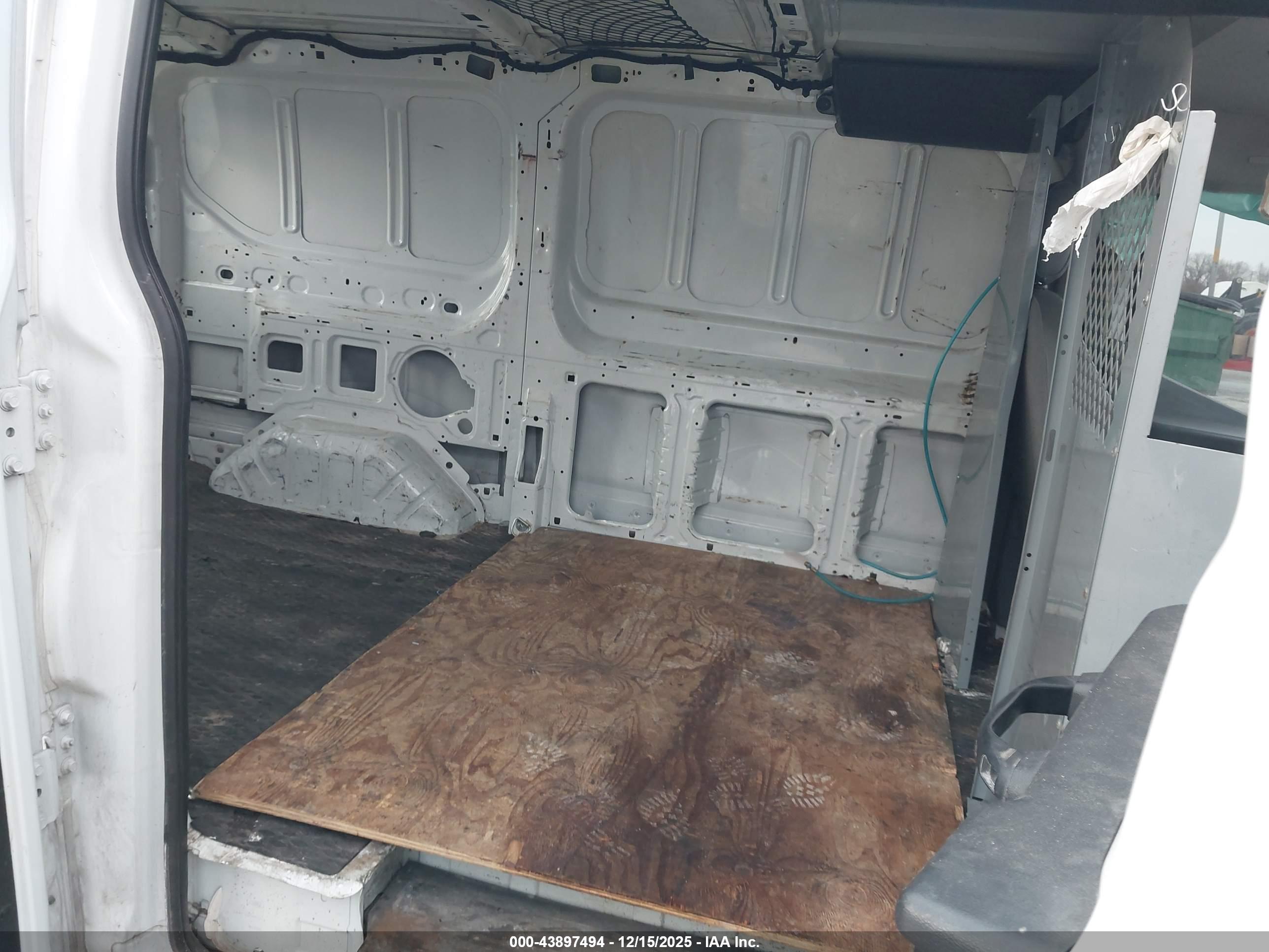 FORD TRANSIT-250 image 8