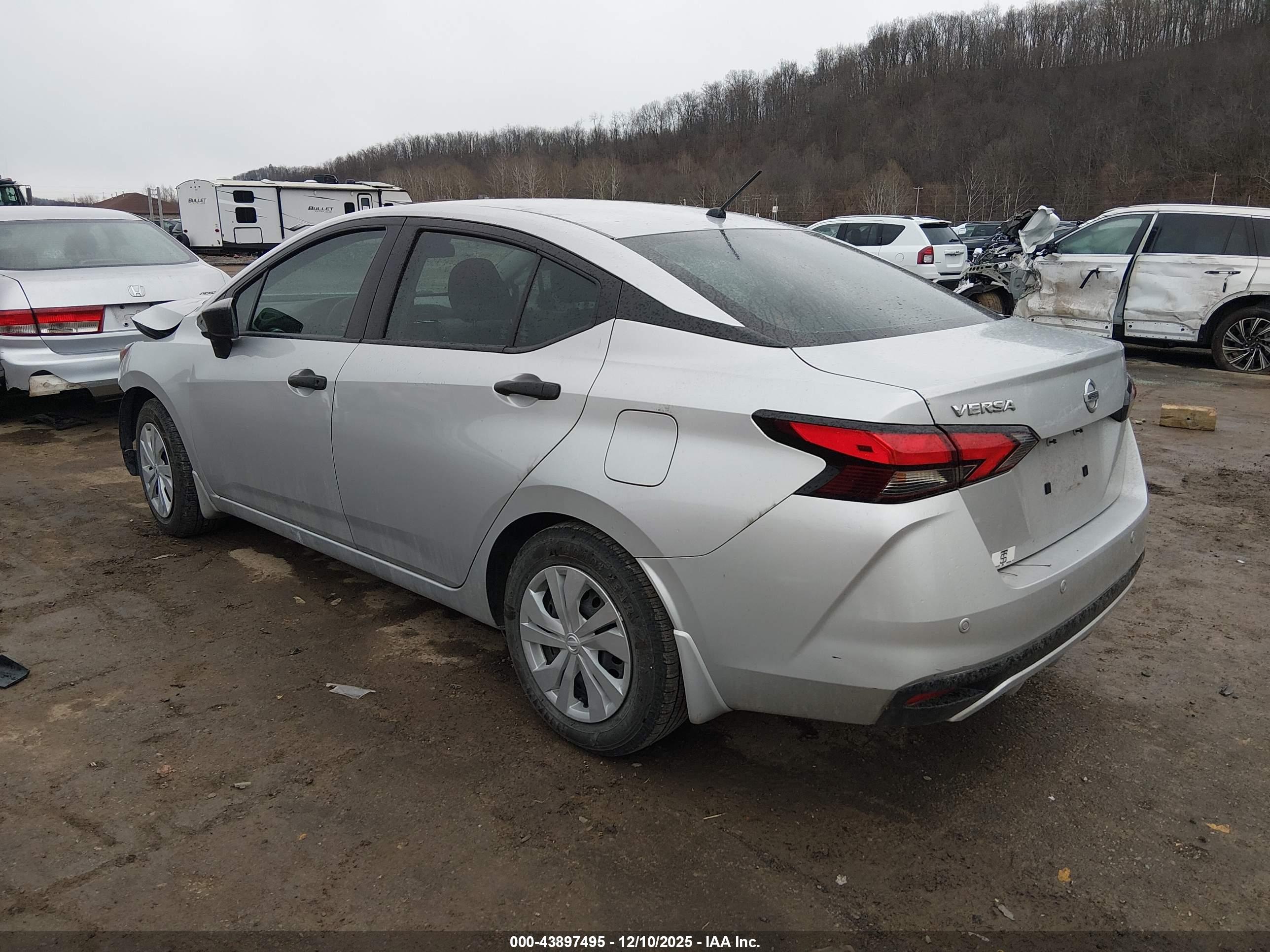 NISSAN VERSA image 3