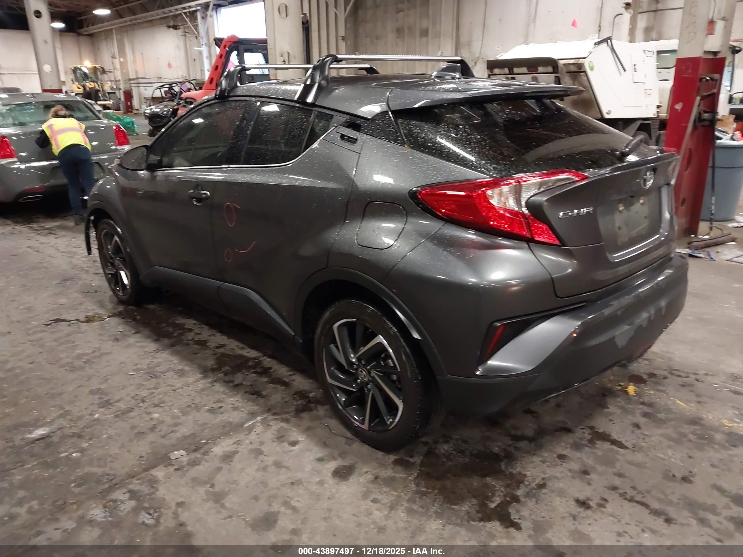 TOYOTA C-HR image 3