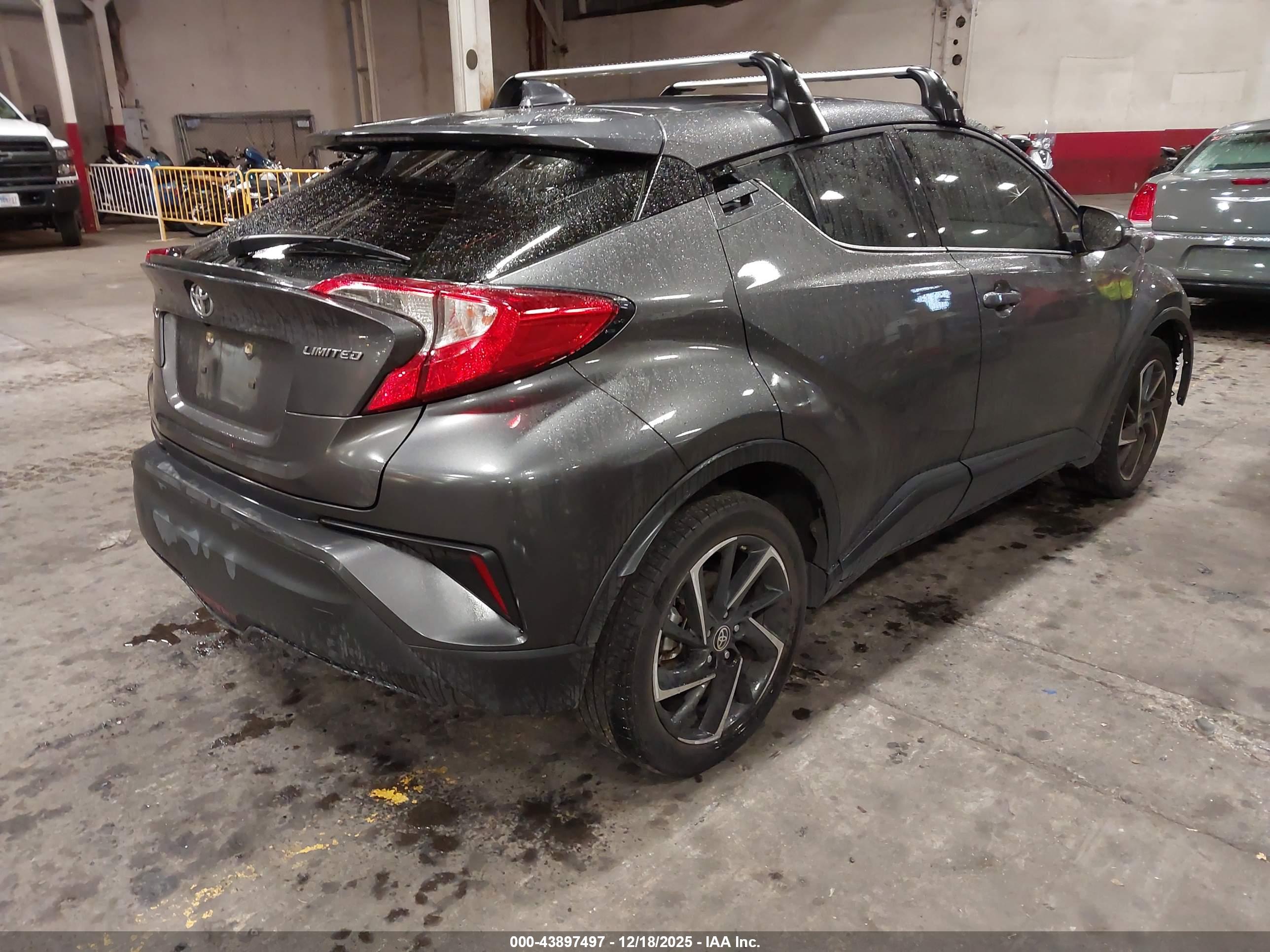 TOYOTA C-HR image 4