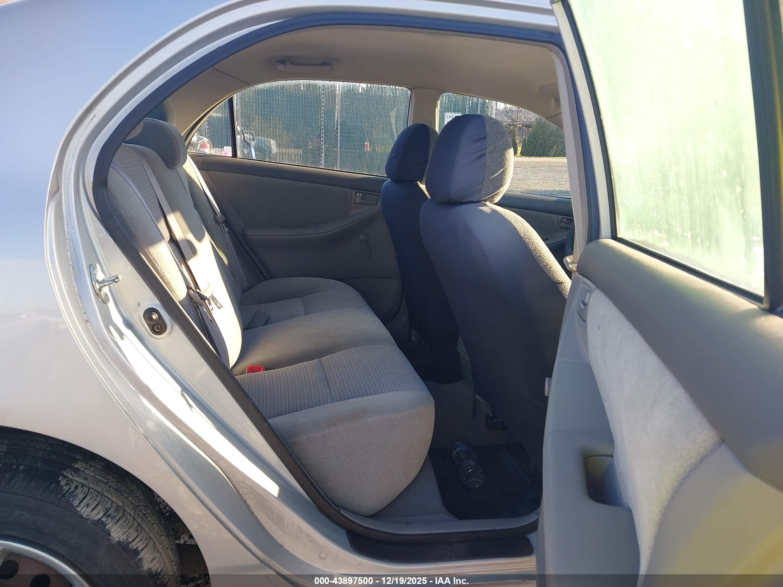TOYOTA COROLLA image 8