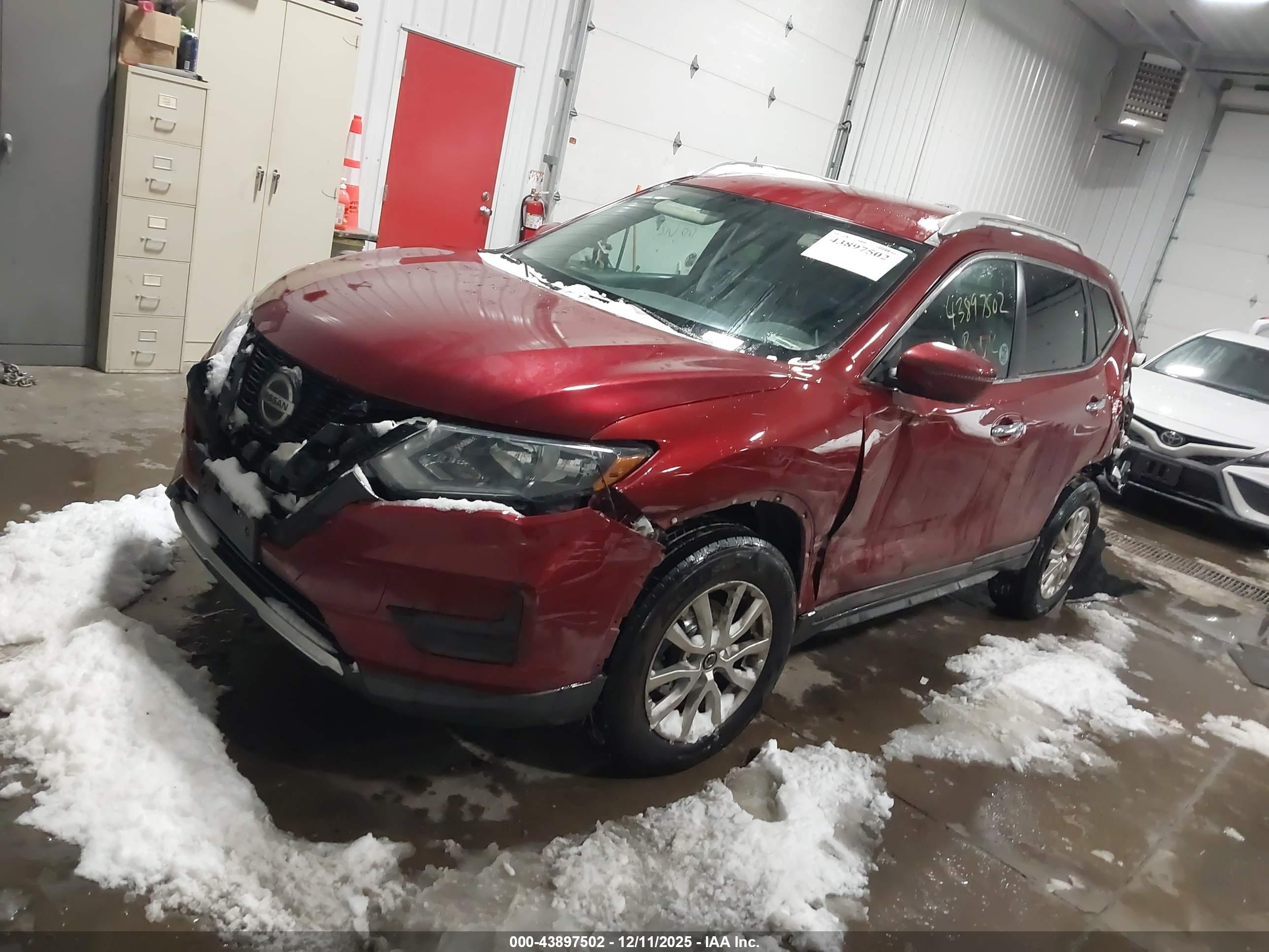 NISSAN ROGUE image 2