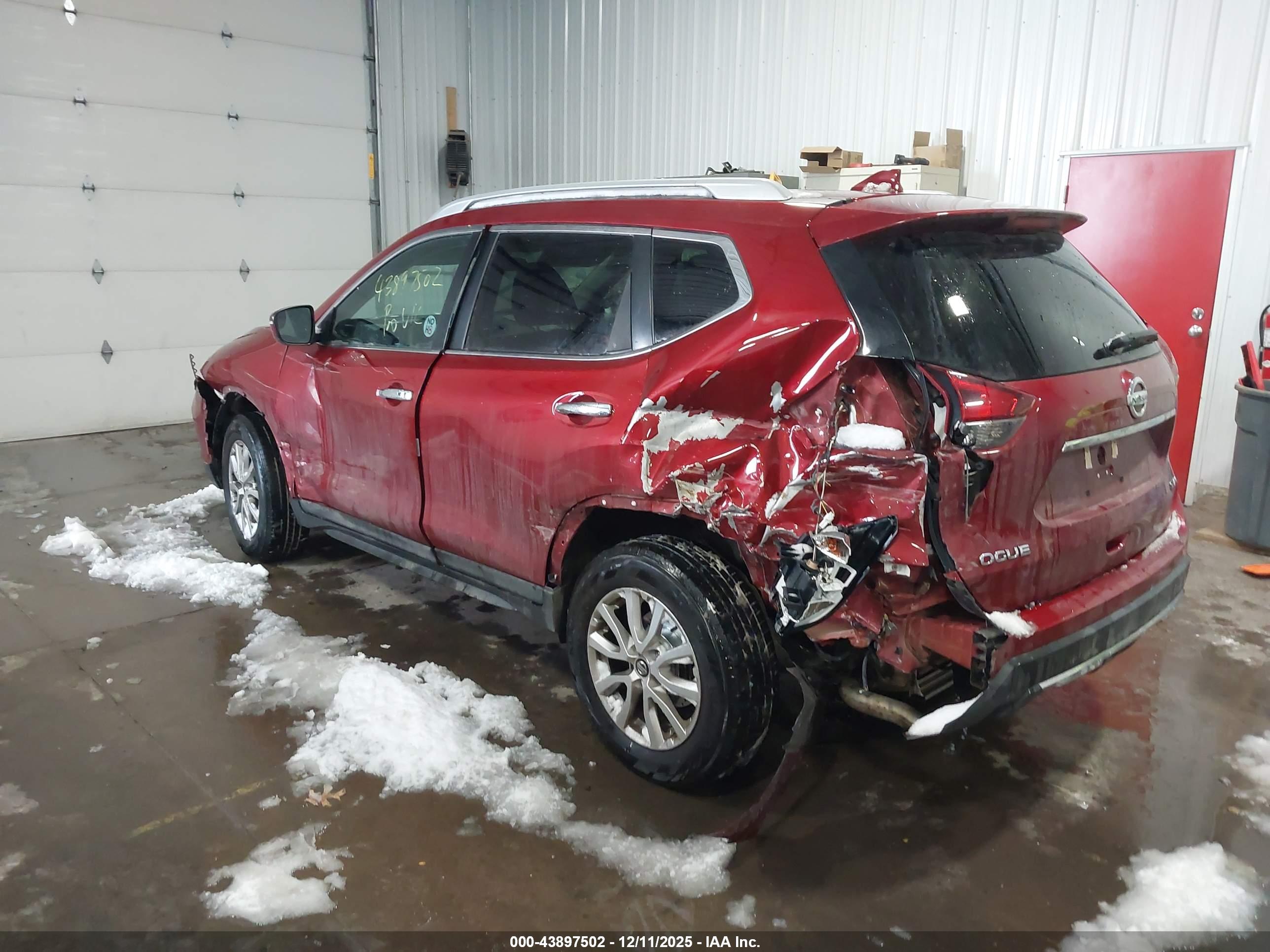 NISSAN ROGUE image 3
