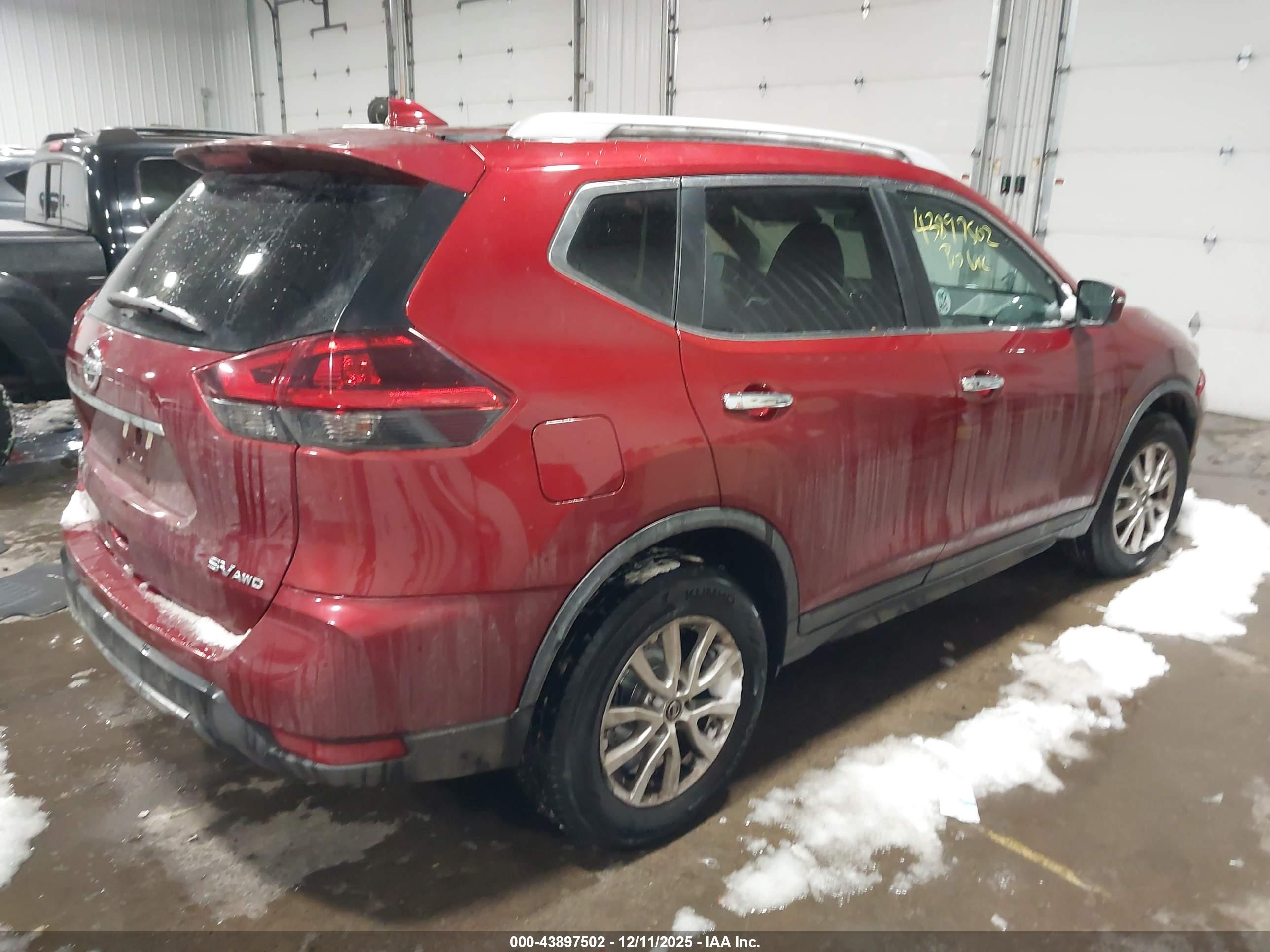 NISSAN ROGUE image 4