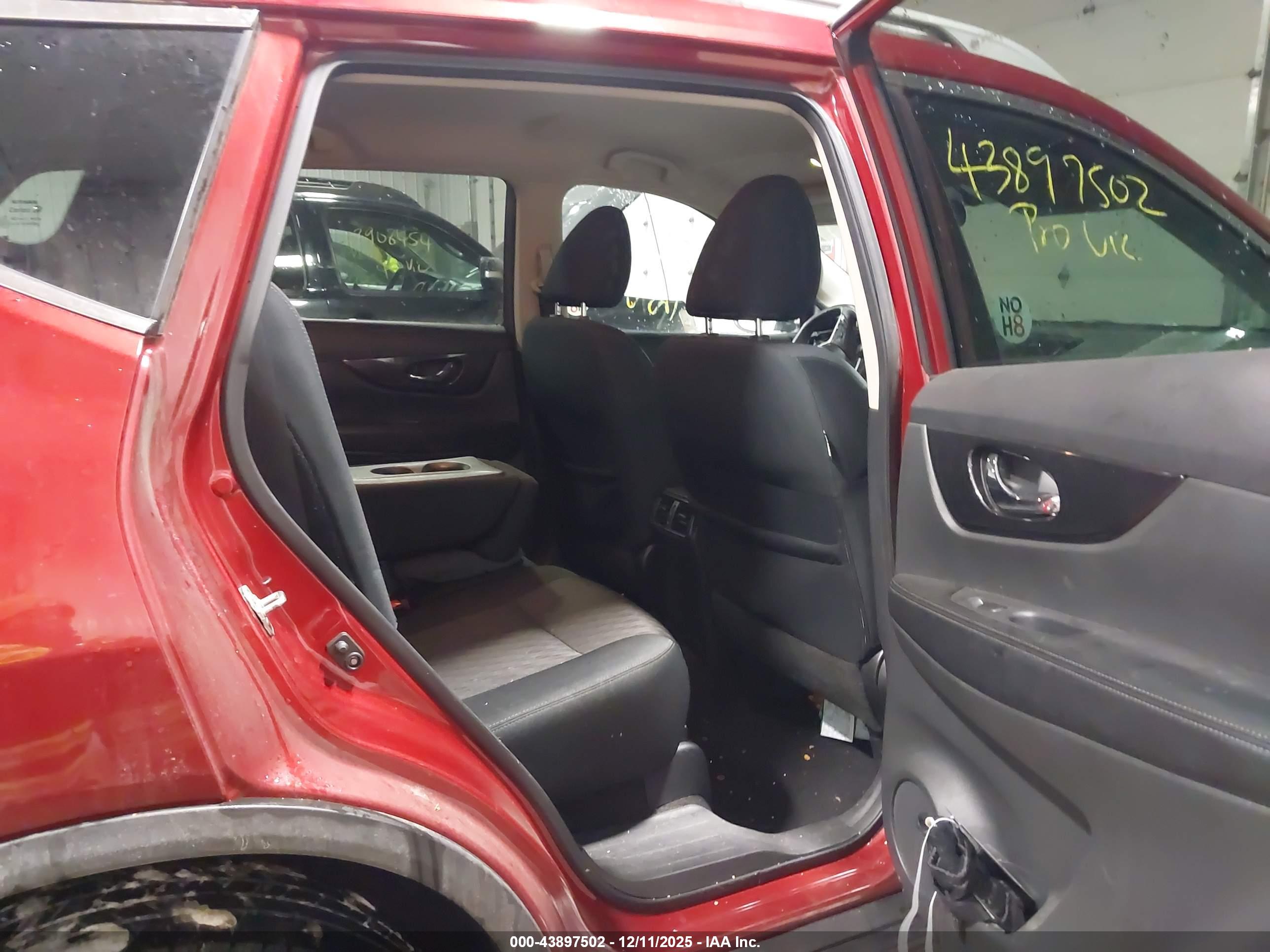 NISSAN ROGUE image 8