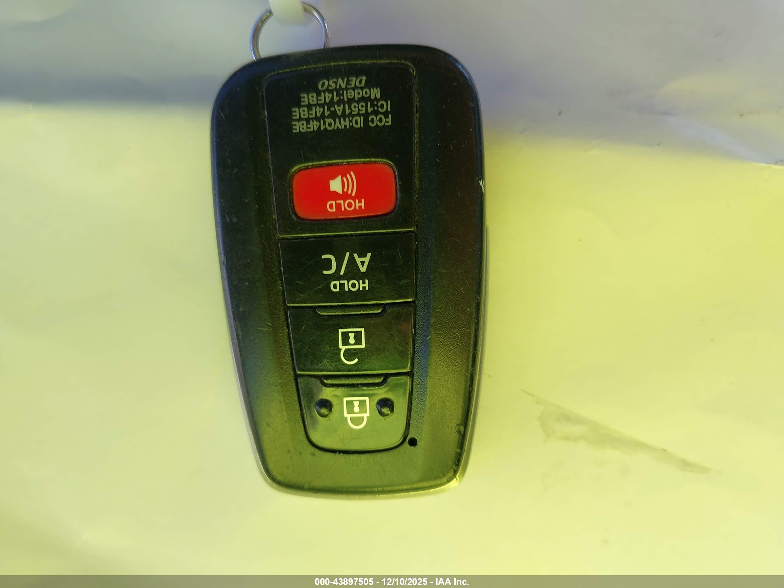 TOYOTA PRIUS image 11